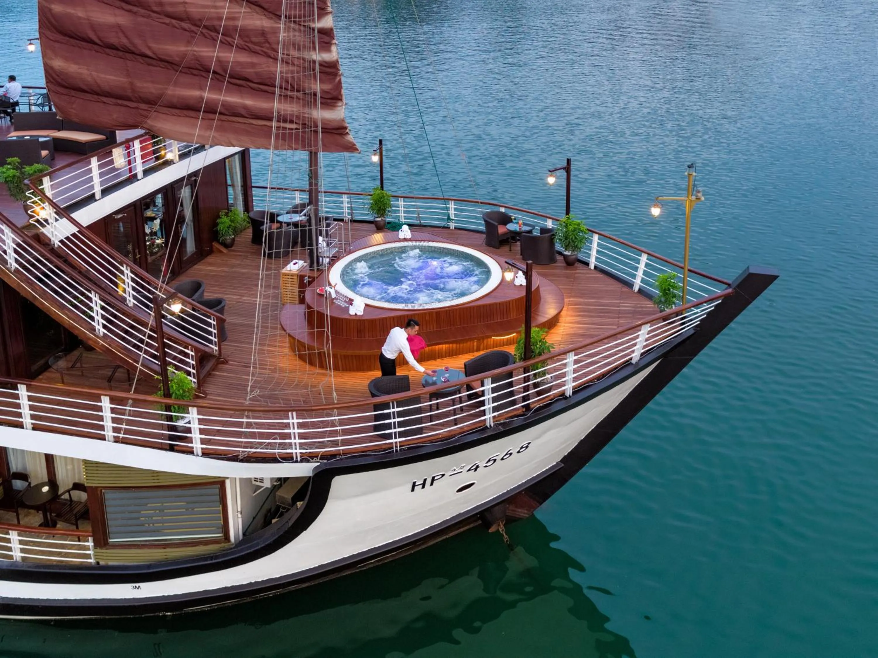 Area and facilities in Orchid Classic Cruise