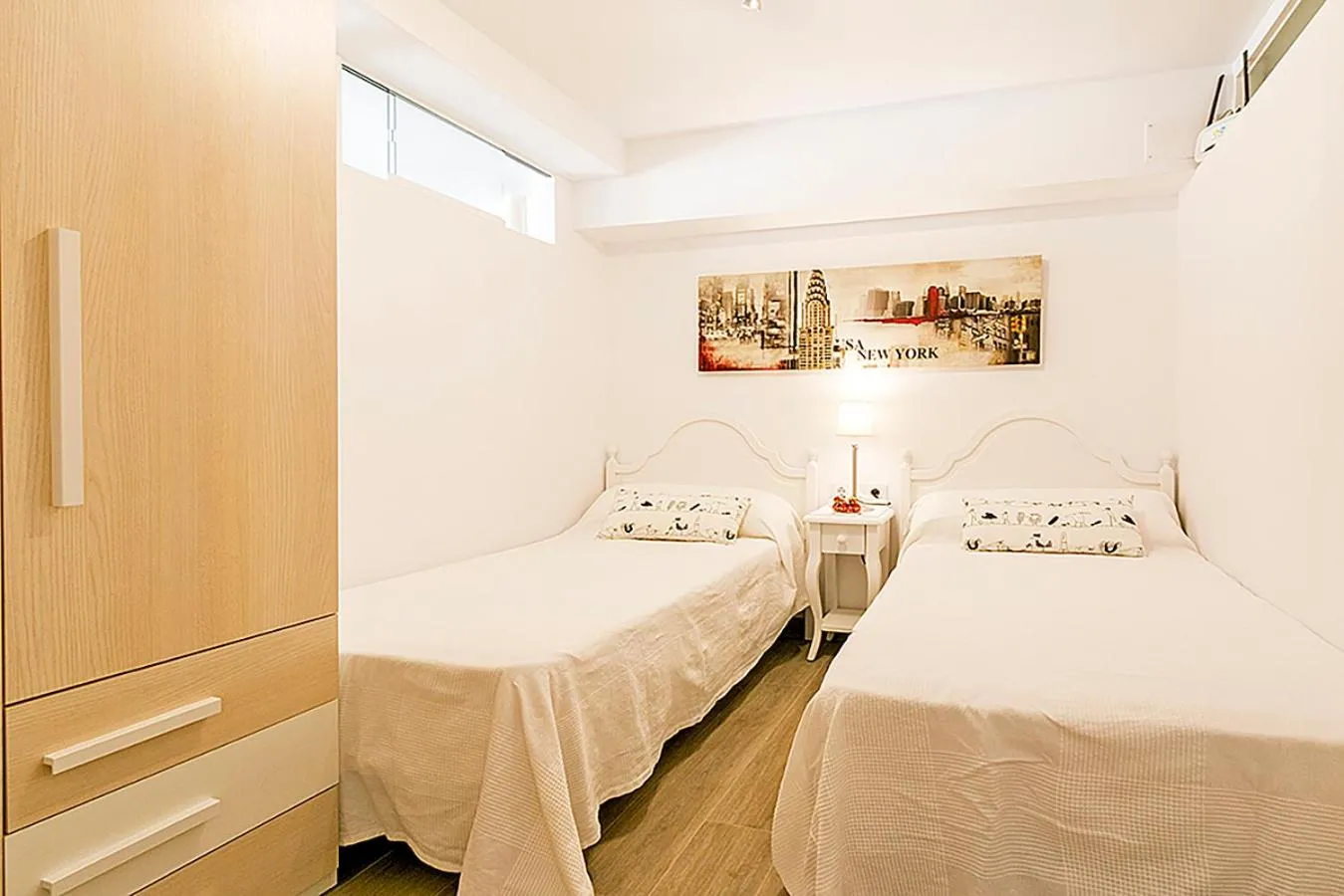 Bedroom, Bed in Apartment CB 2