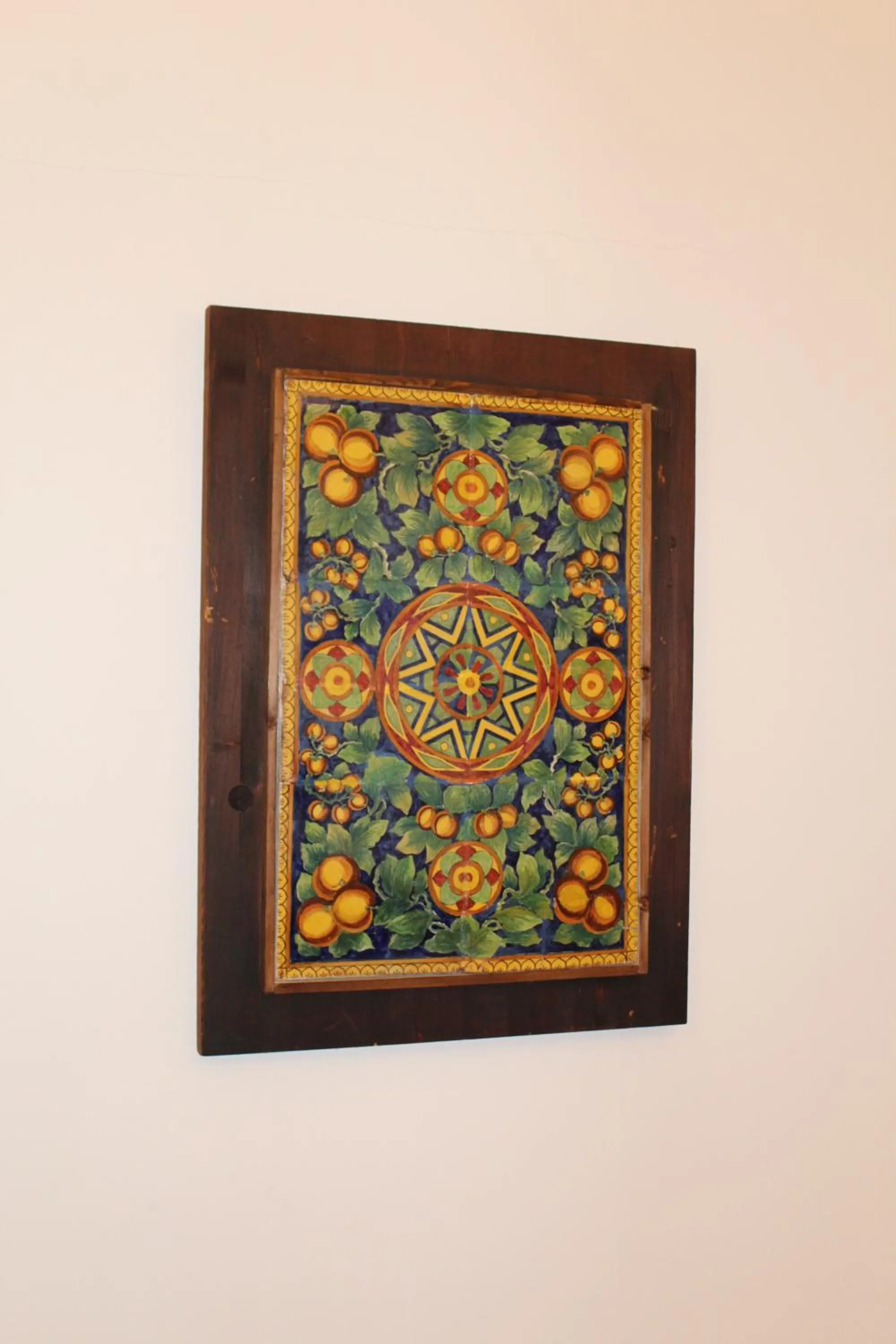 Decorative detail in Le Maioliche