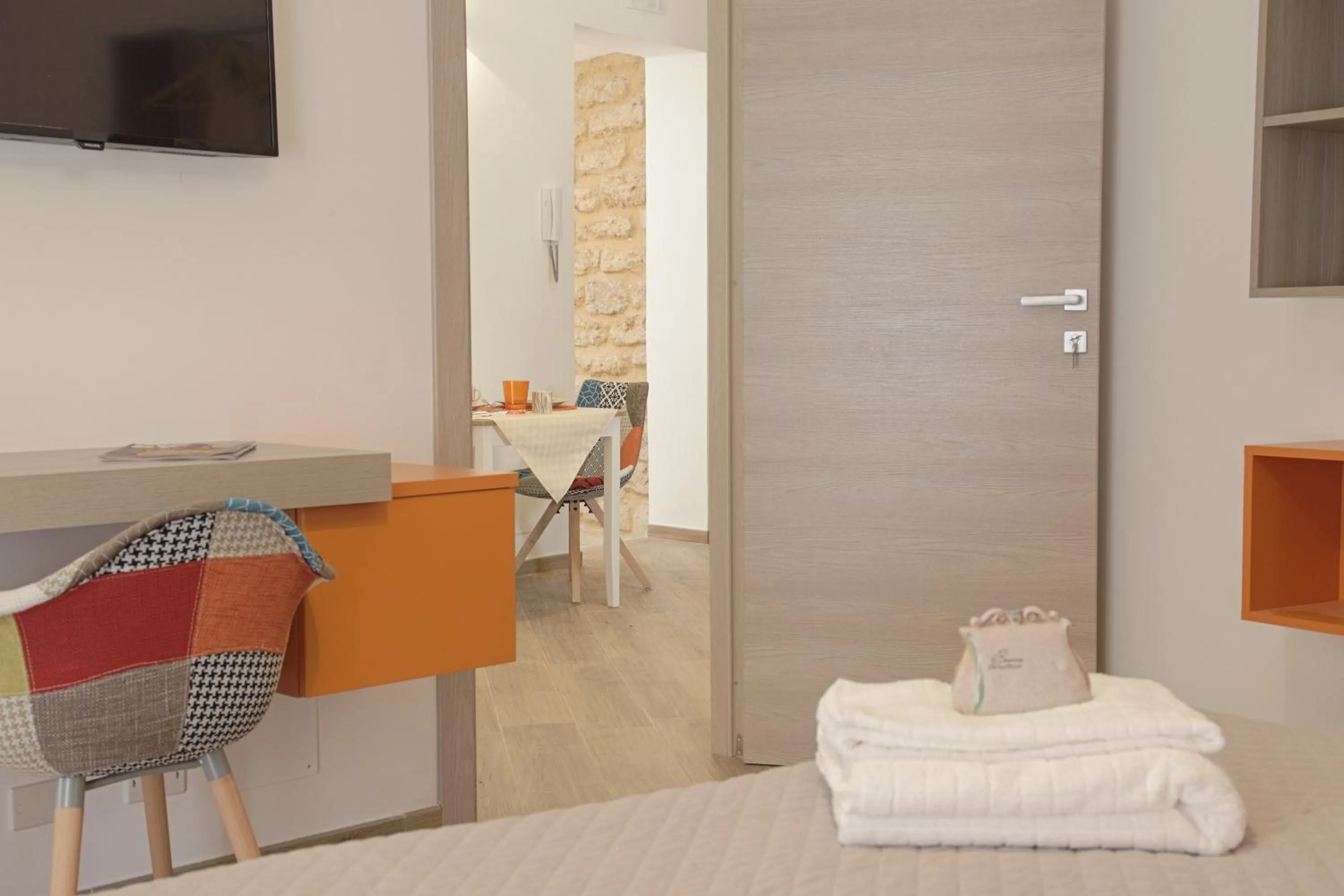 Decorative detail, Bed in Le Maioliche