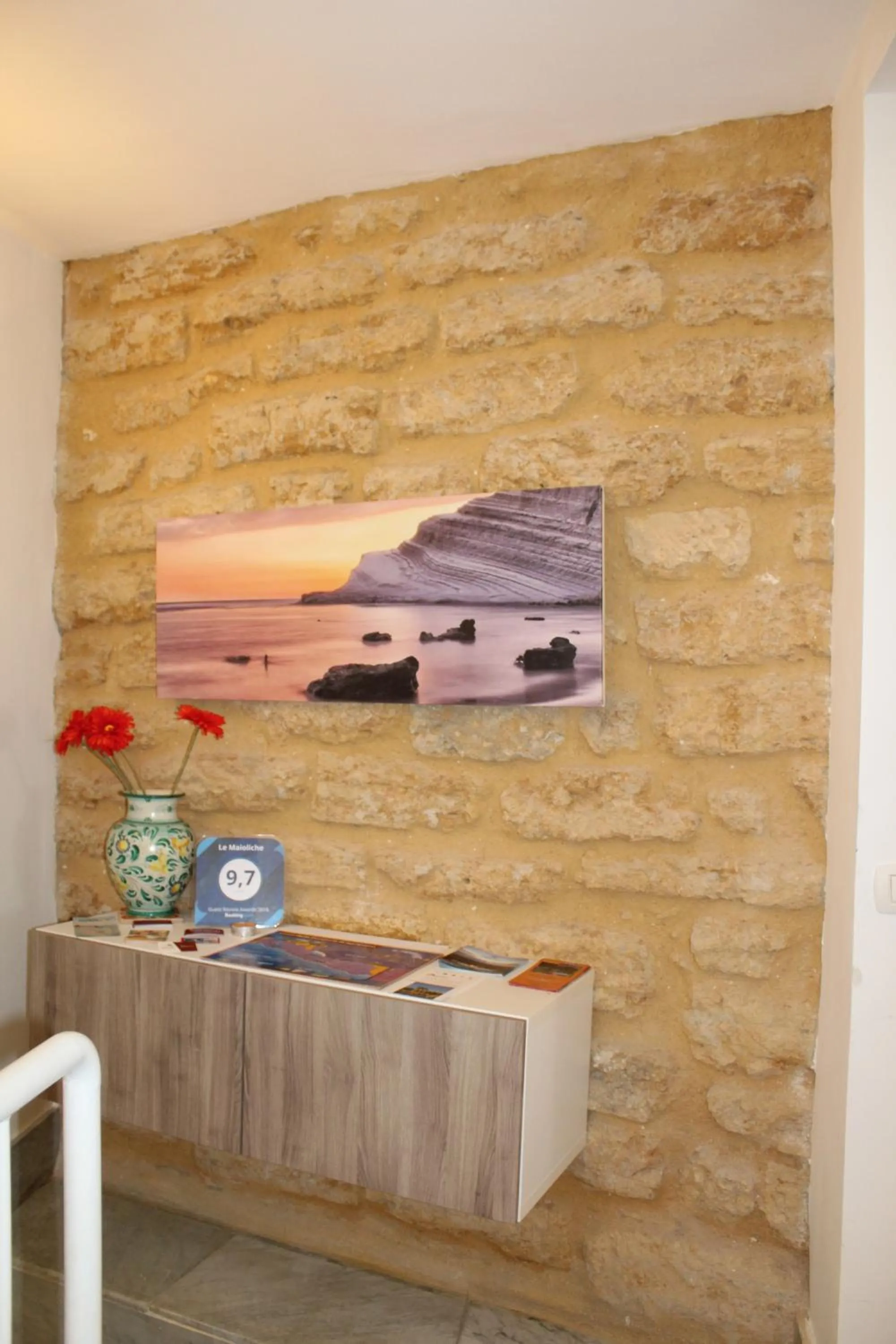 Decorative detail in Le Maioliche