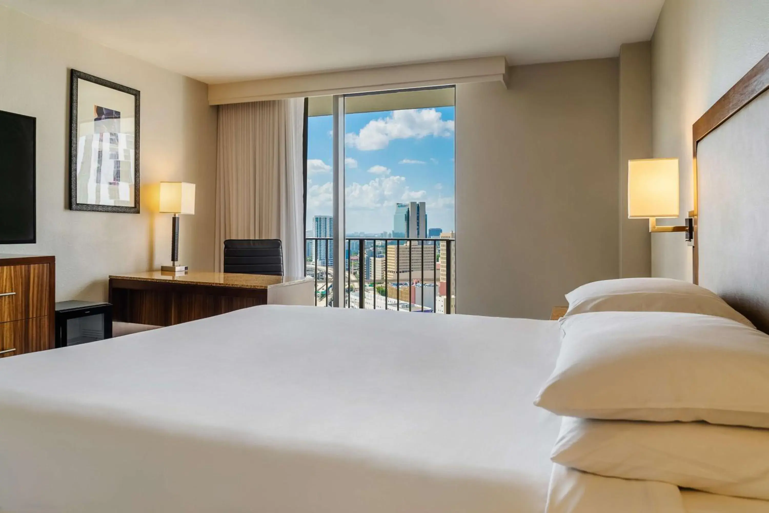 Photo of the whole room, Bed in Hyatt Regency Miami Photo of the whole room, Bed in Hyatt Regency Miami