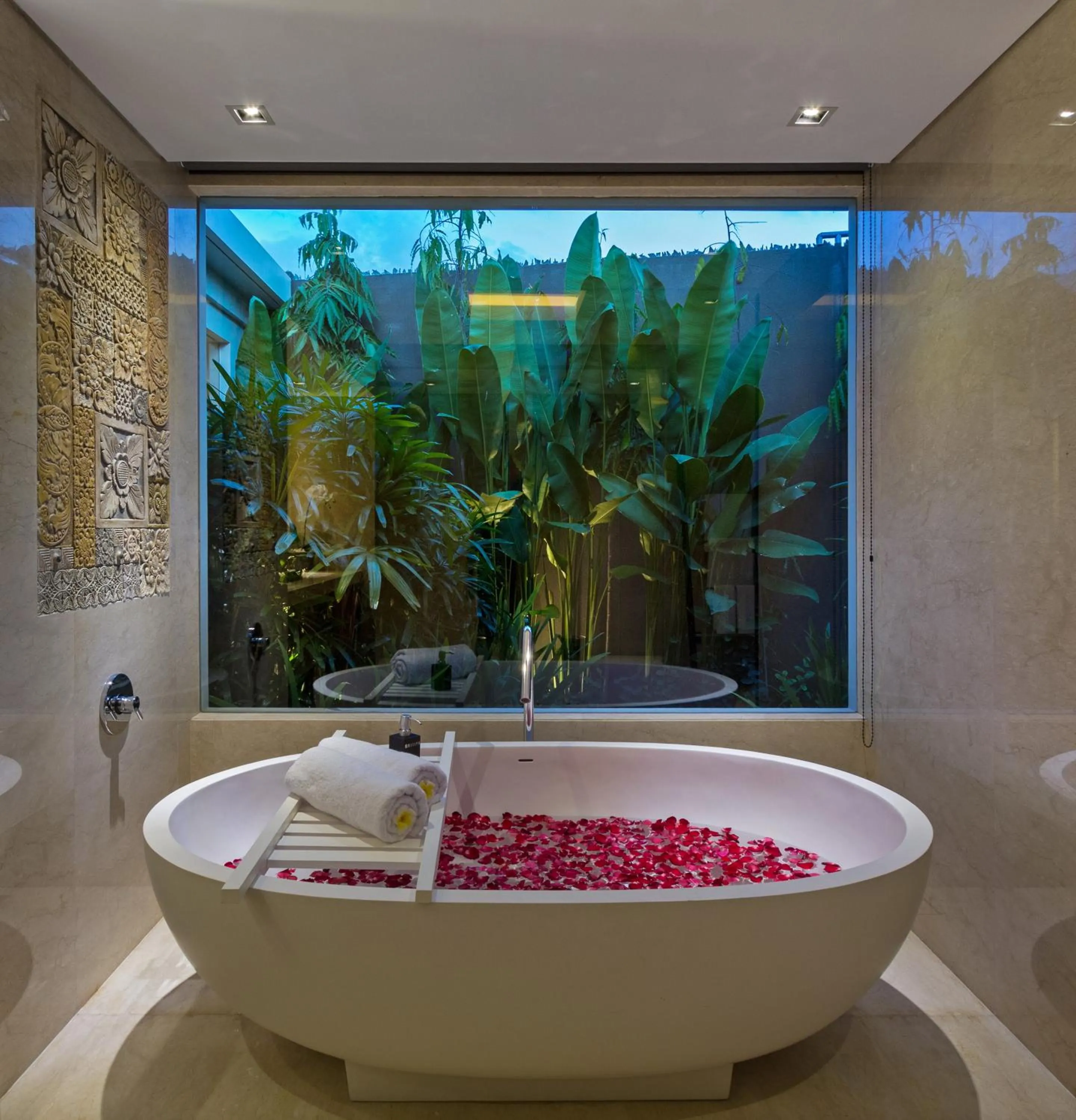 Hot Tub in Villa Meliya