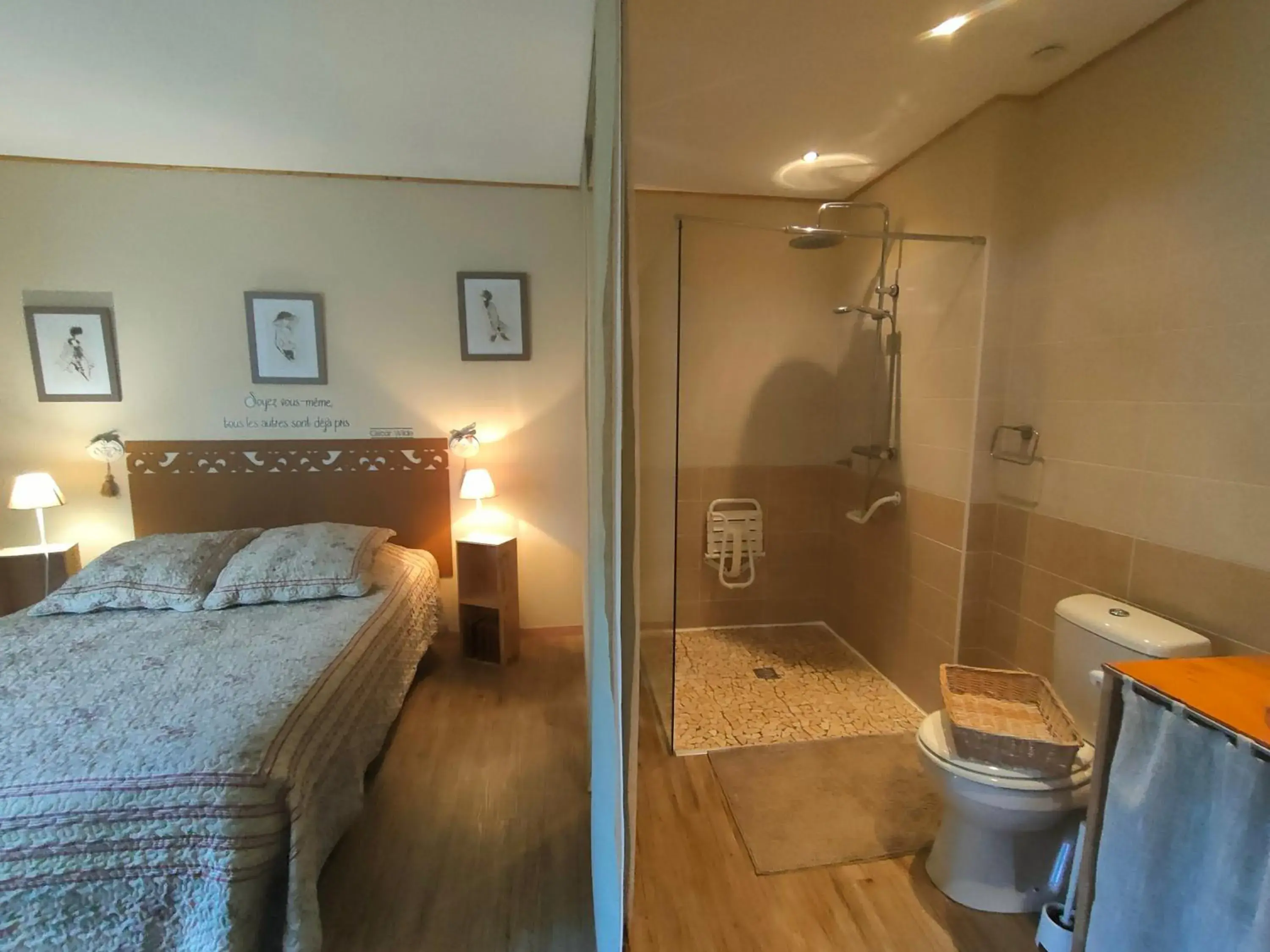 Double Room - single occupancy in Du Coté de Lacoume Double Room - single occupancy in Du Coté de Lacoume