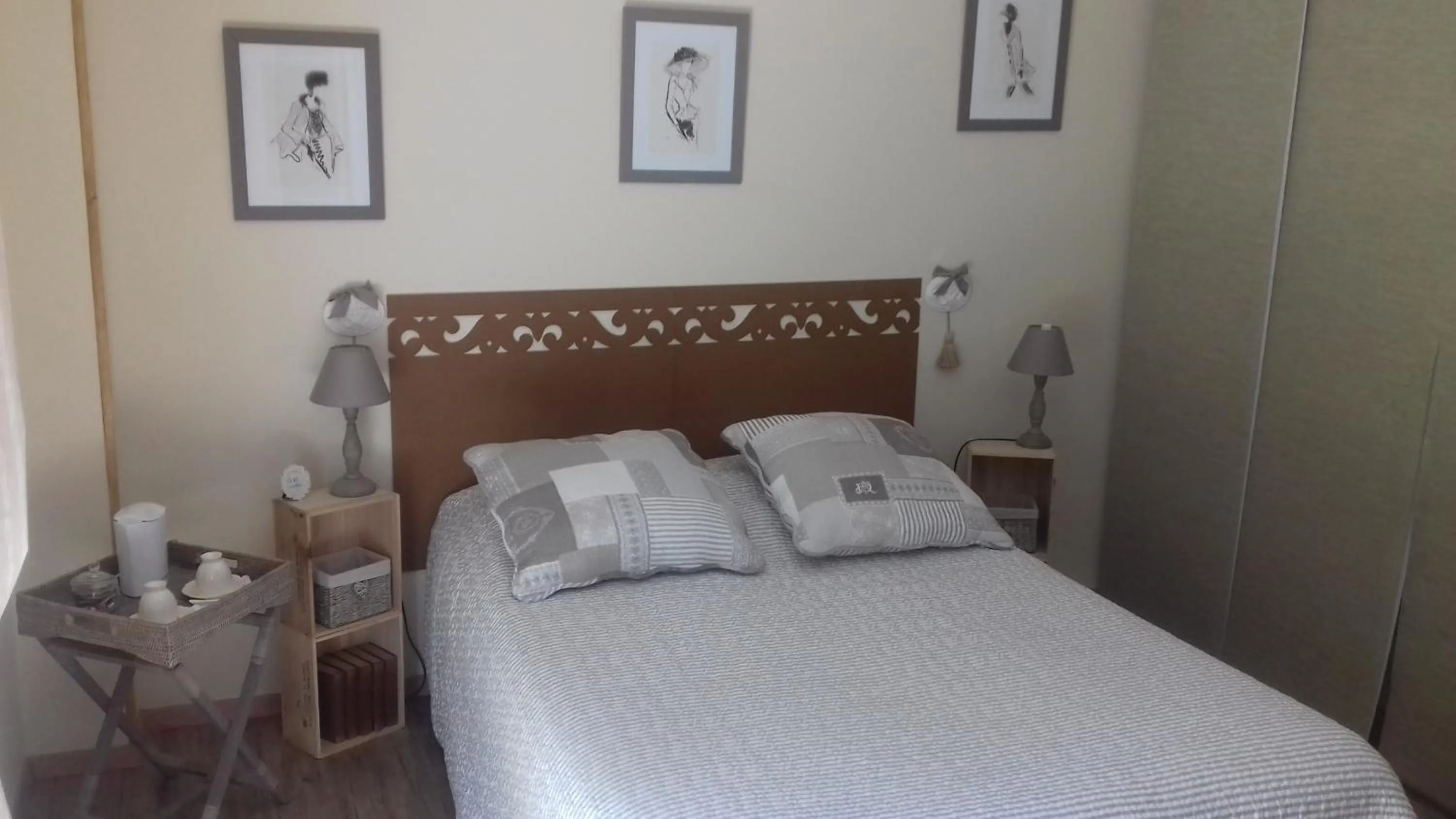 Photo of the whole room, Bed in Du Coté de Lacoume