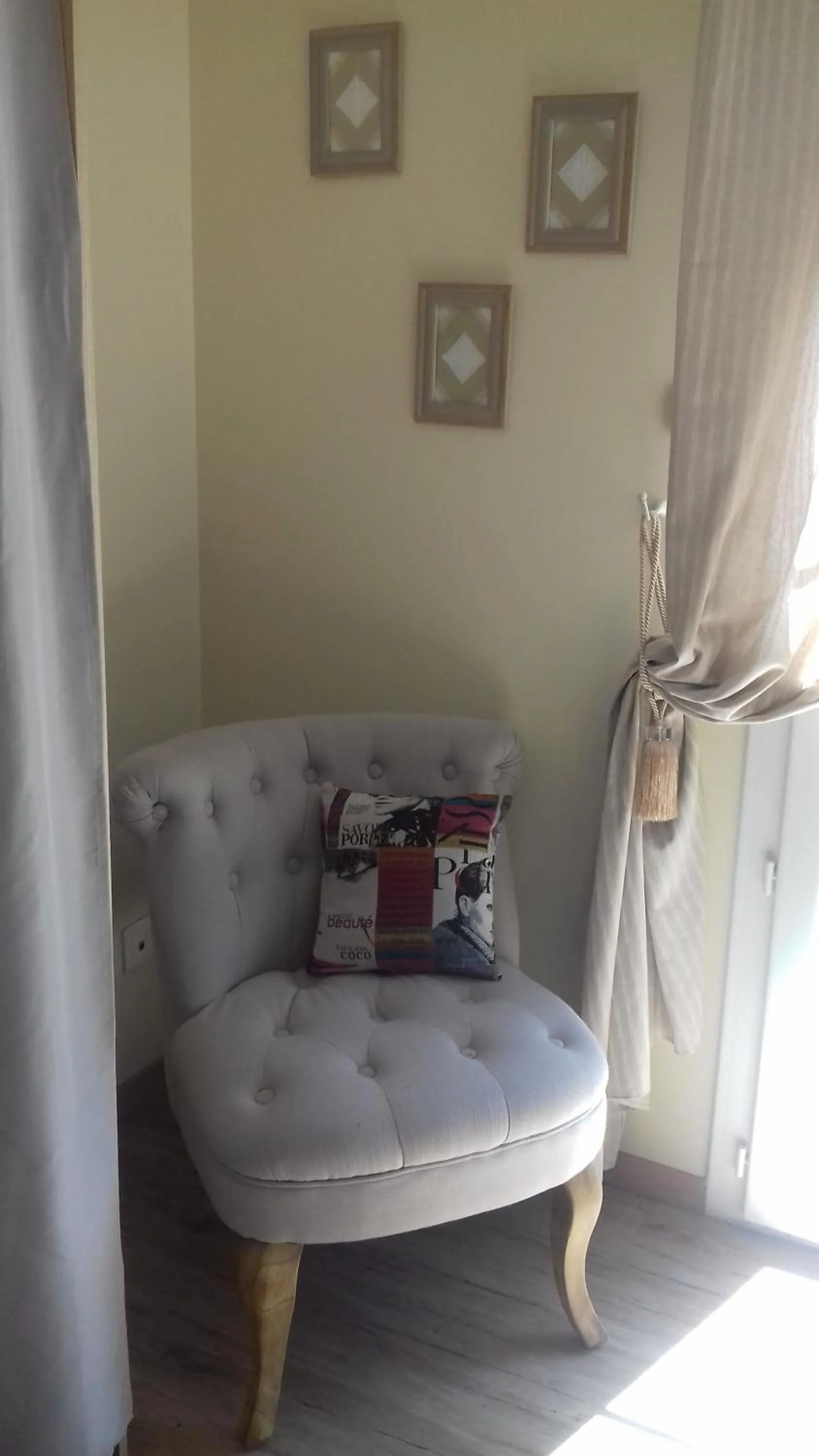 Decorative detail in Du Coté de Lacoume