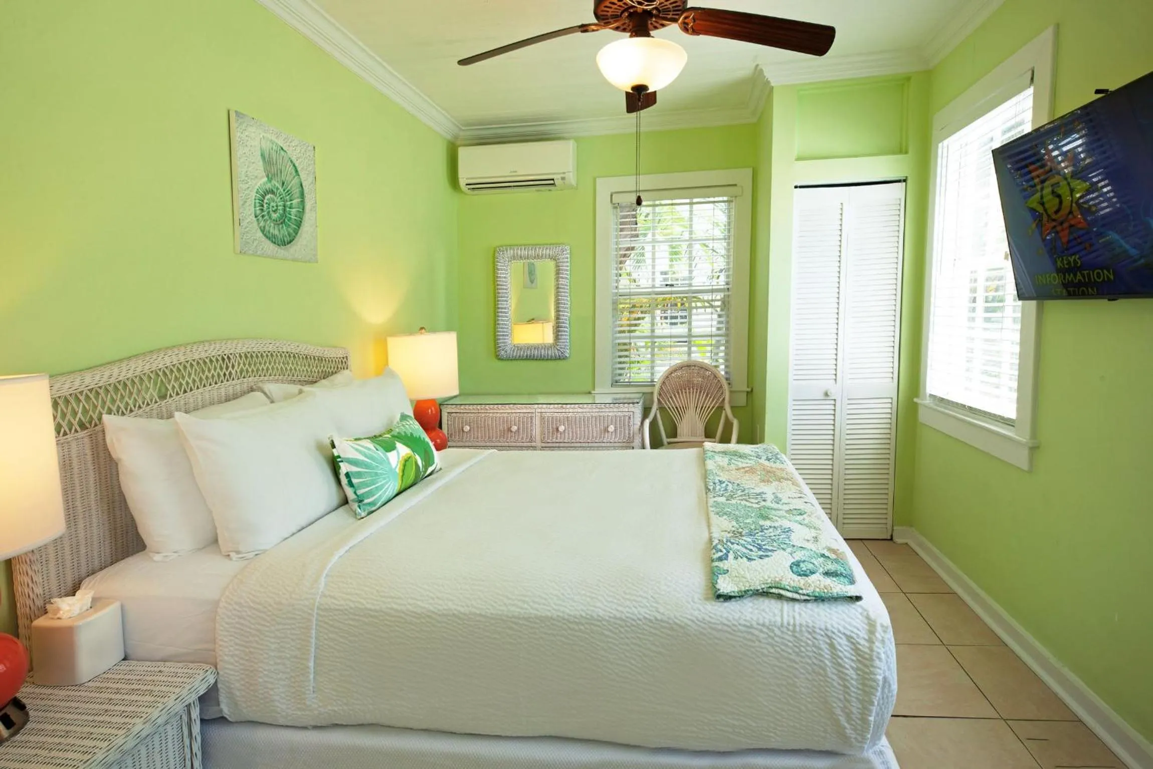 Bedroom, Bed in Westwinds Inn