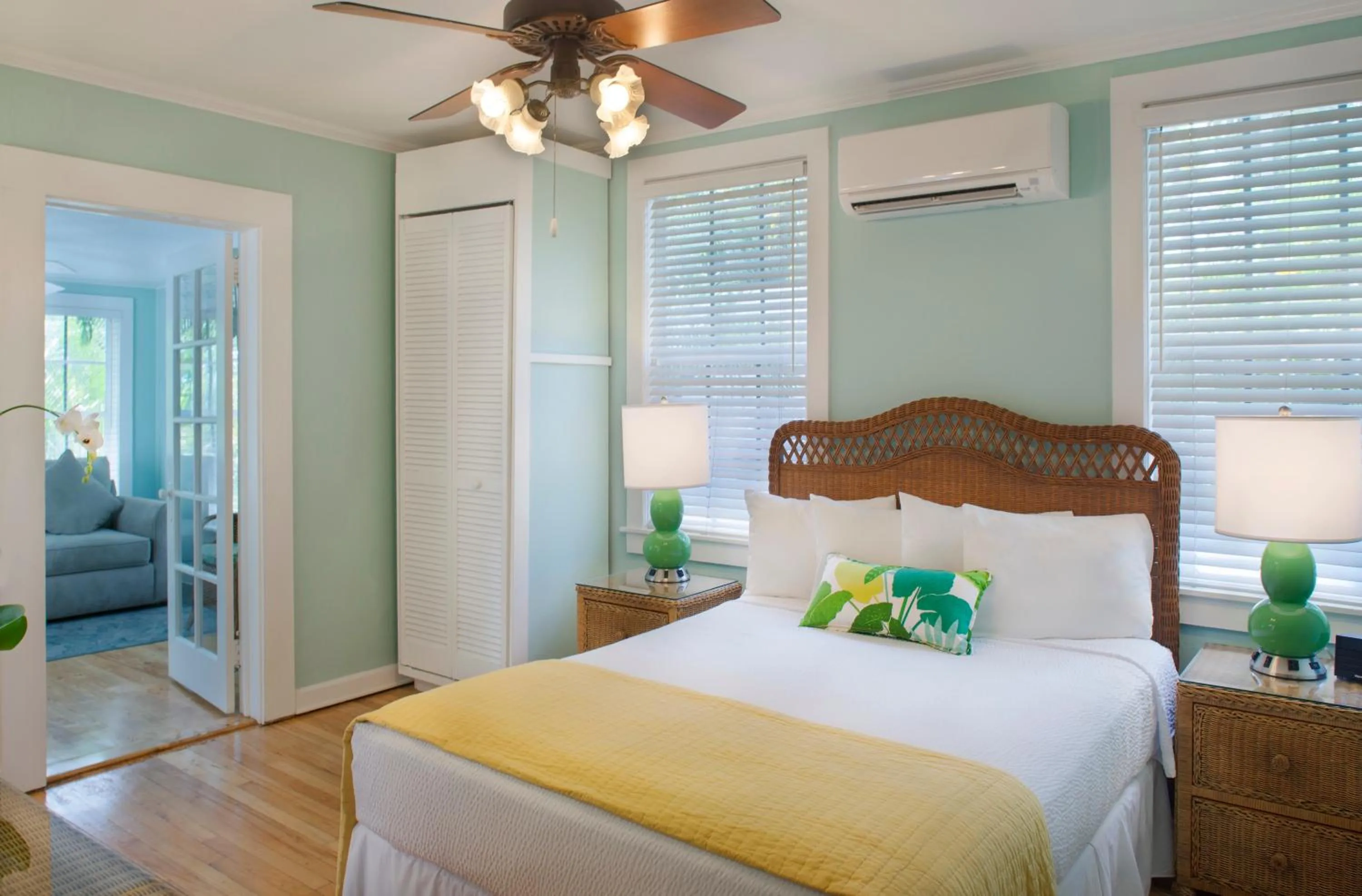 Bed in Westwinds Inn