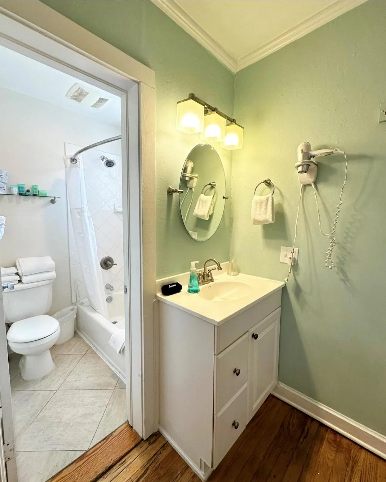 Shower in Westwinds Inn