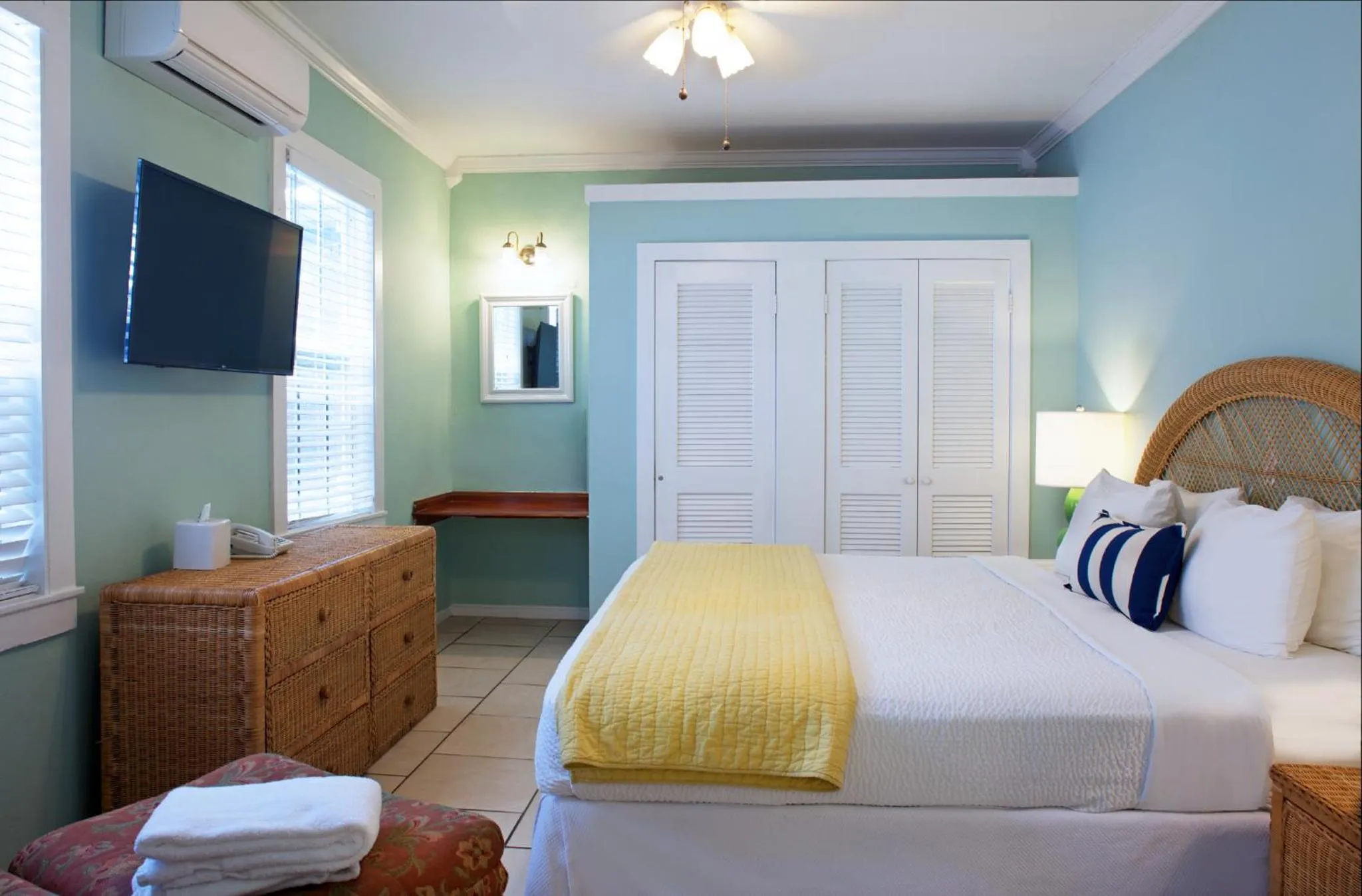 Bed in Westwinds Inn