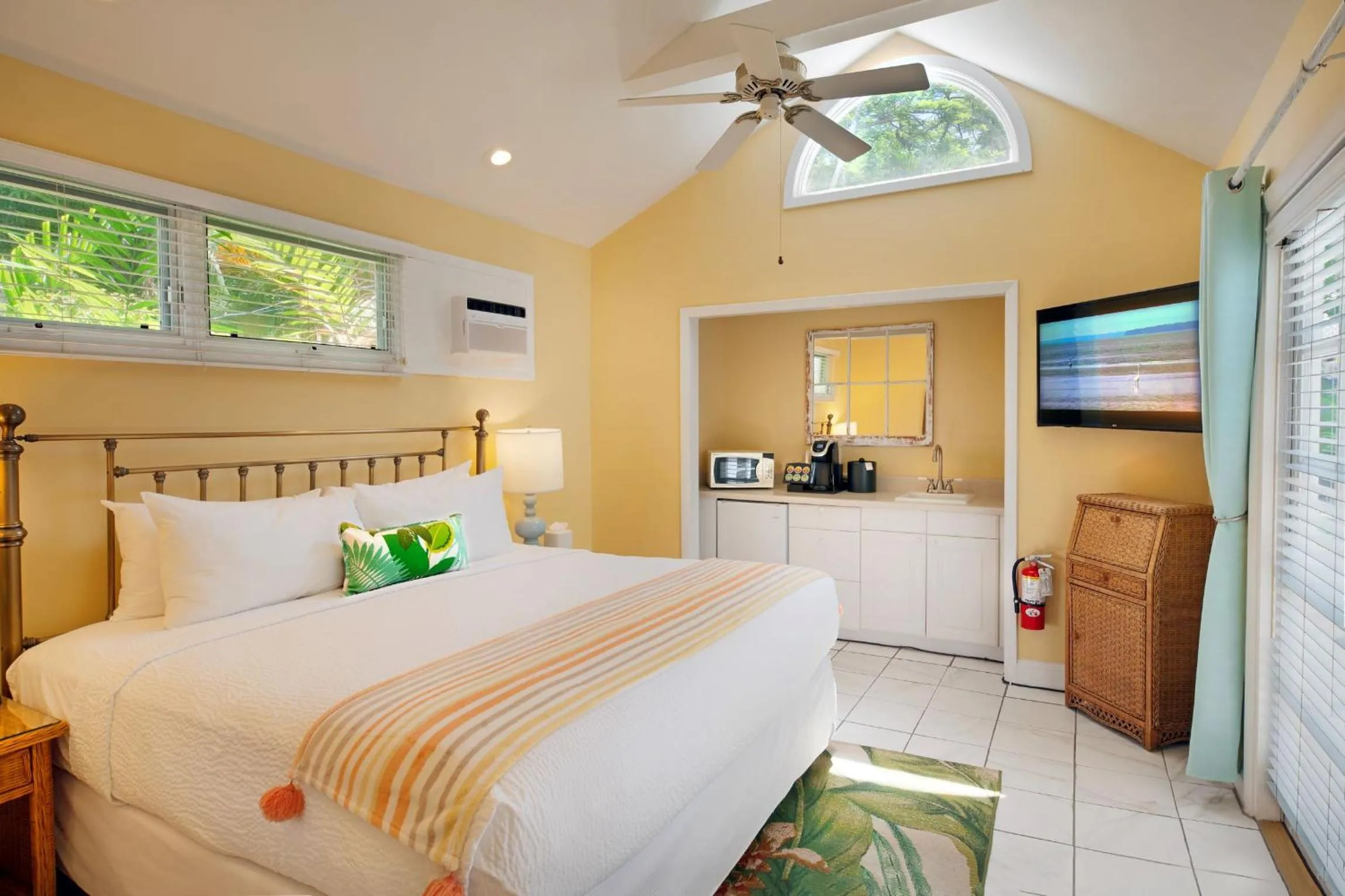 Bed in Westwinds Inn