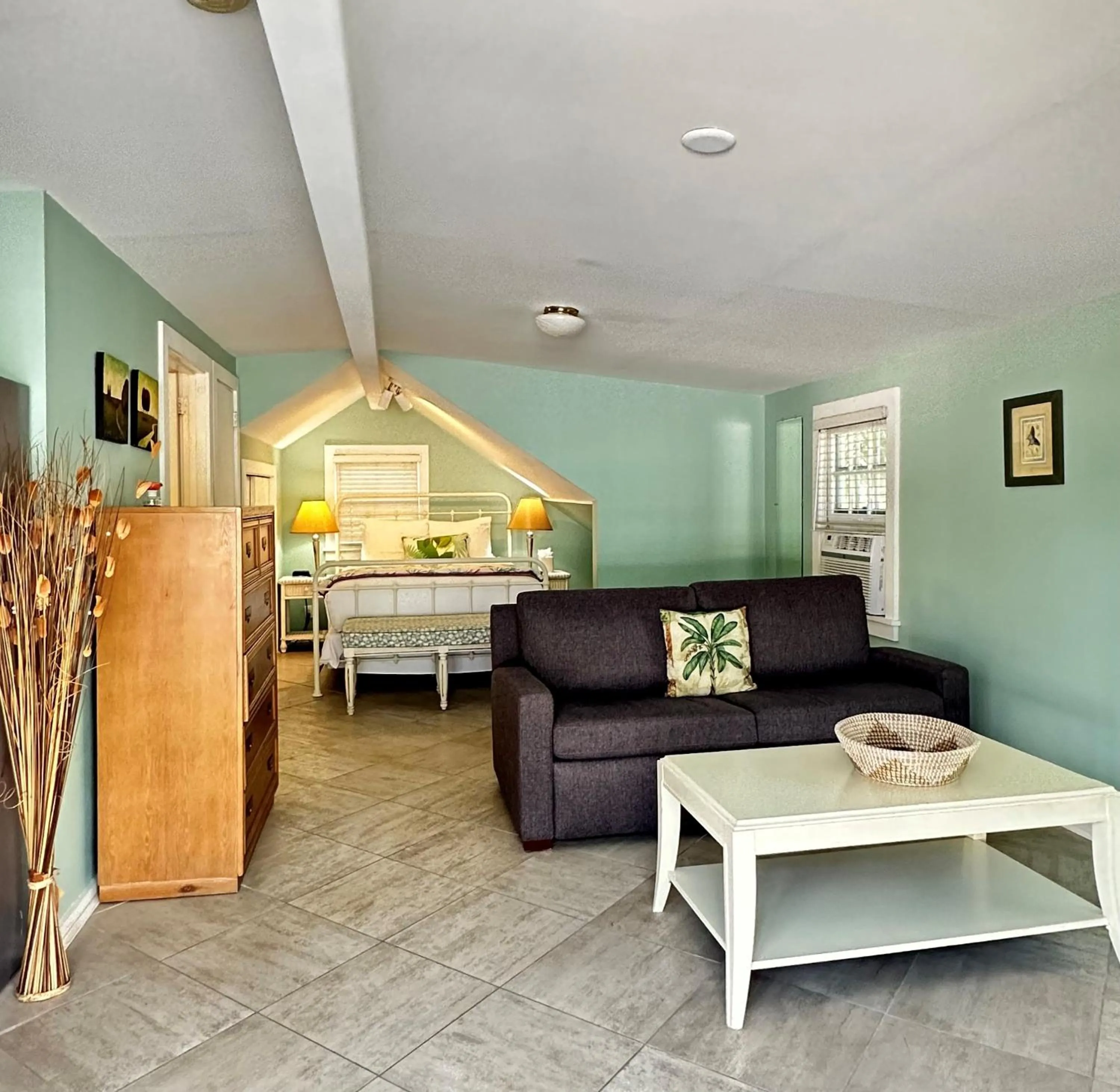 Bed in Westwinds Inn