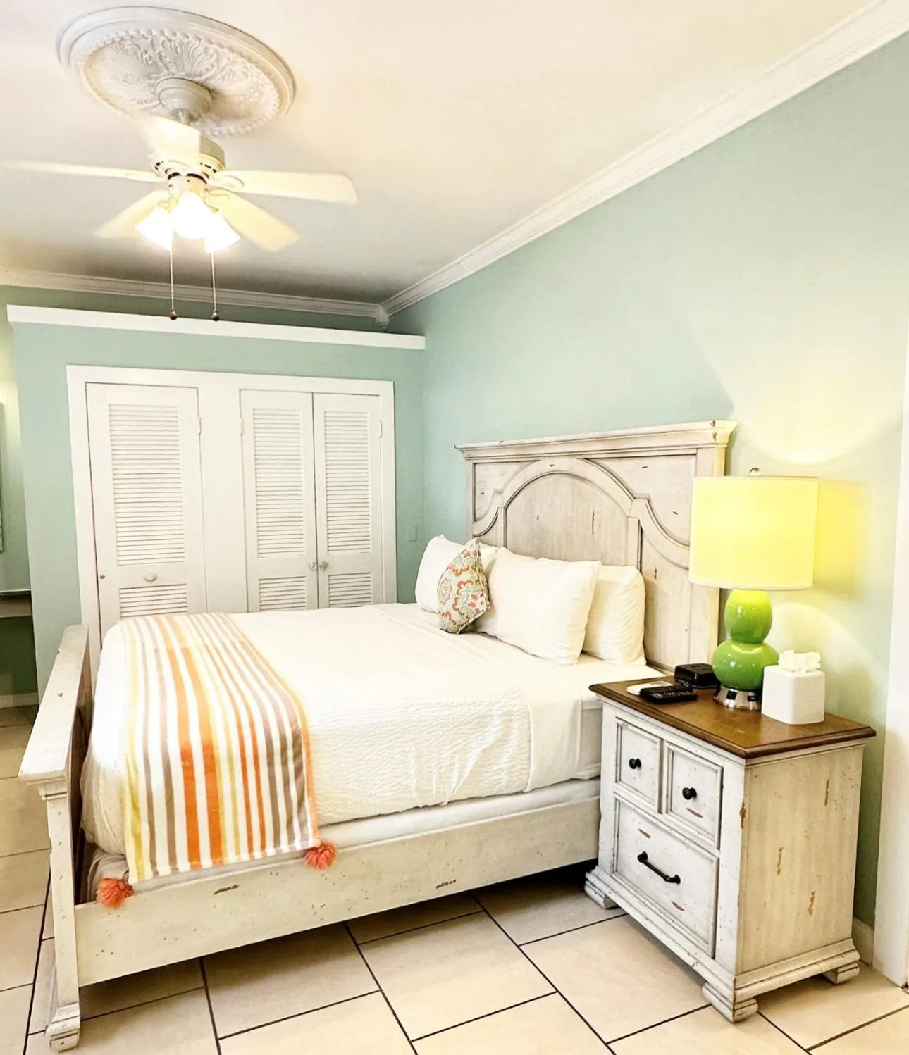 Bed in Westwinds Inn