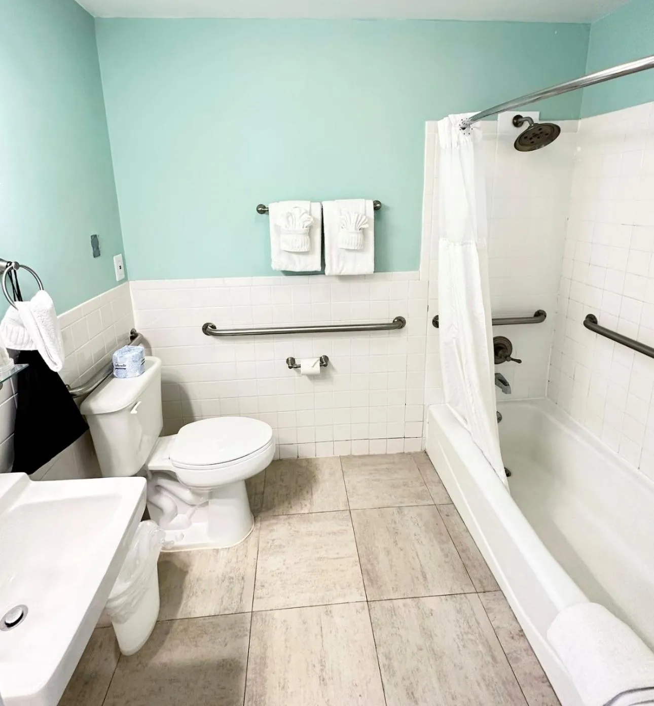 Shower in Westwinds Inn