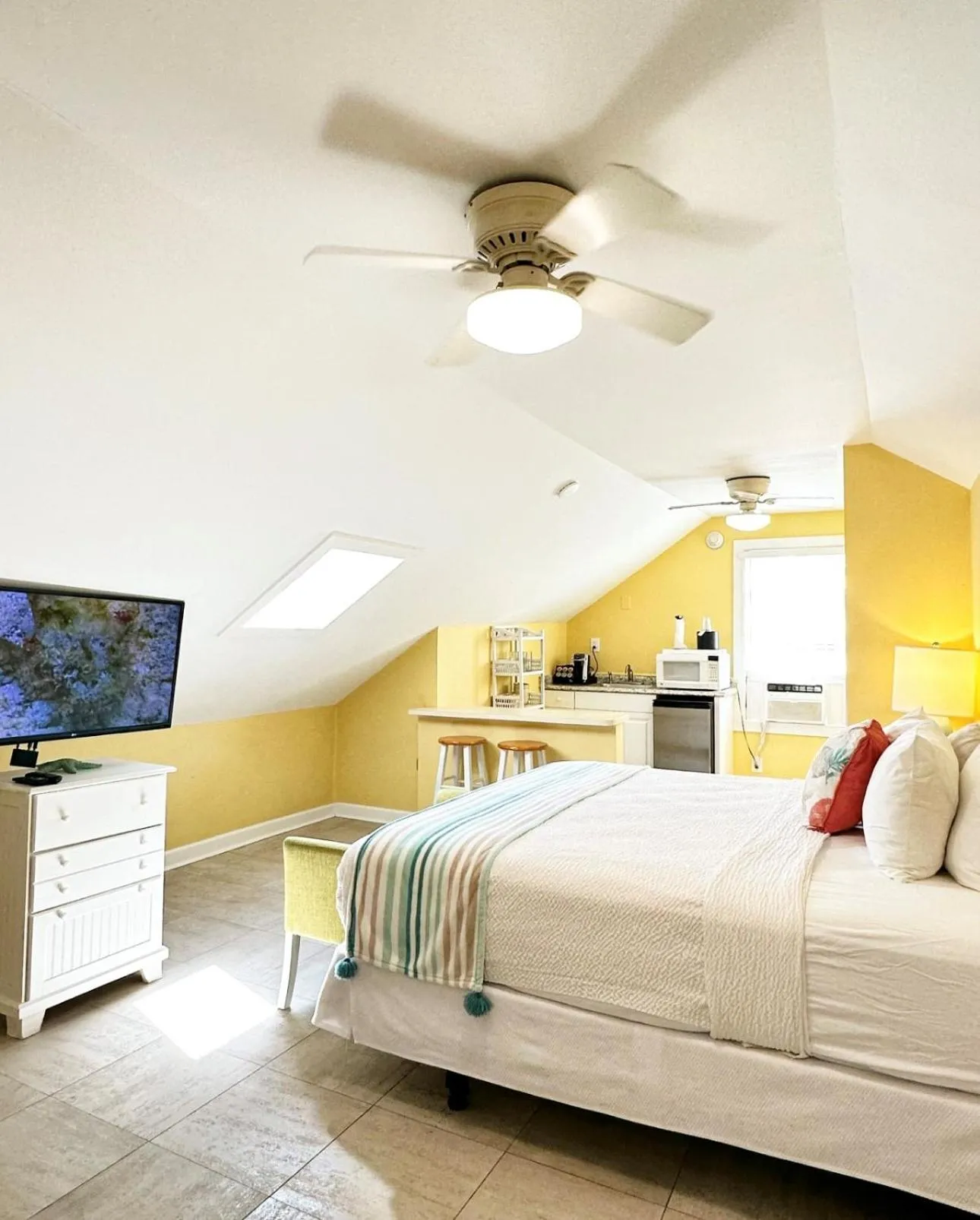 Bed in Westwinds Inn