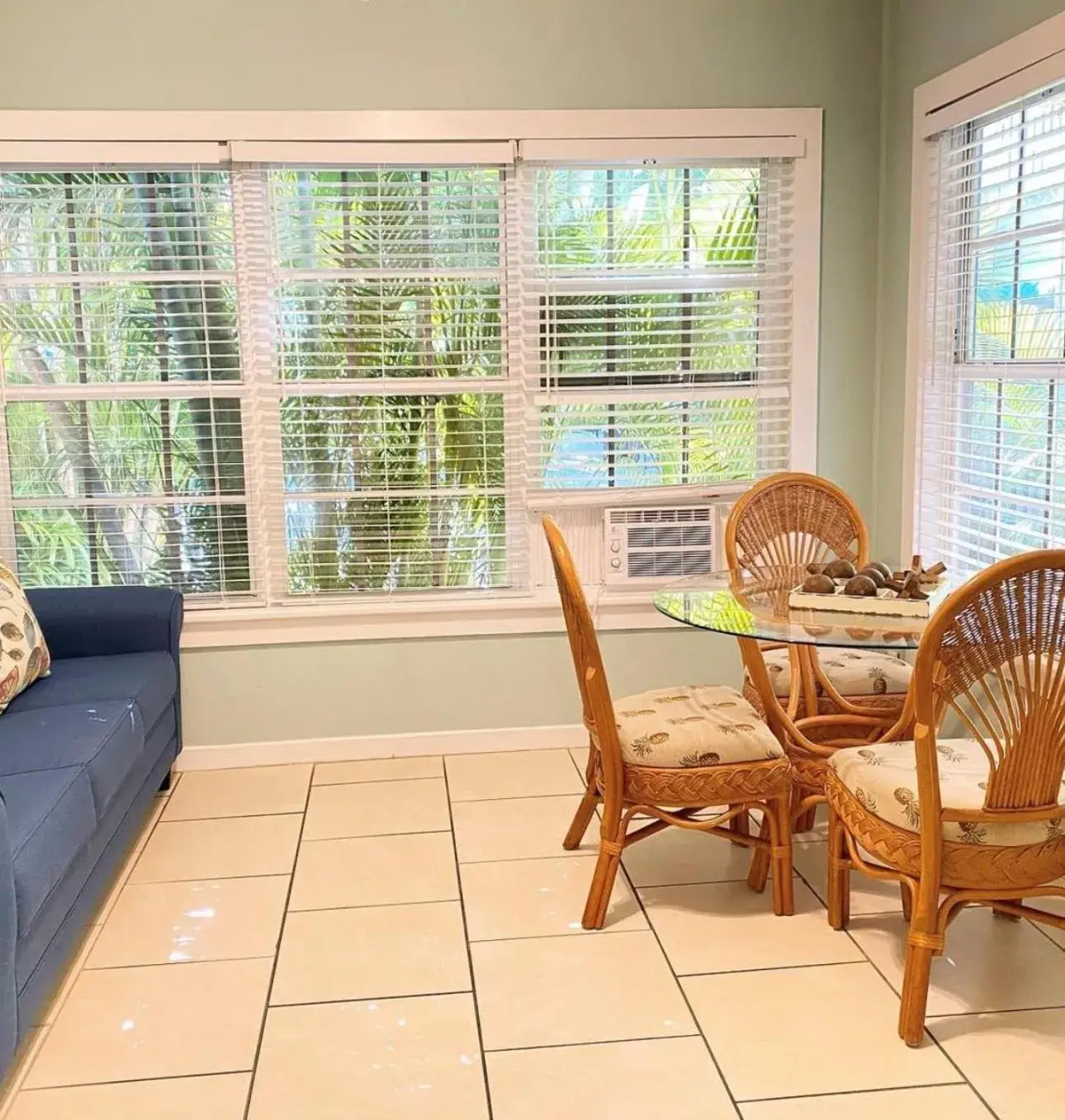 King Suite in Westwinds Inn King Suite in Westwinds Inn