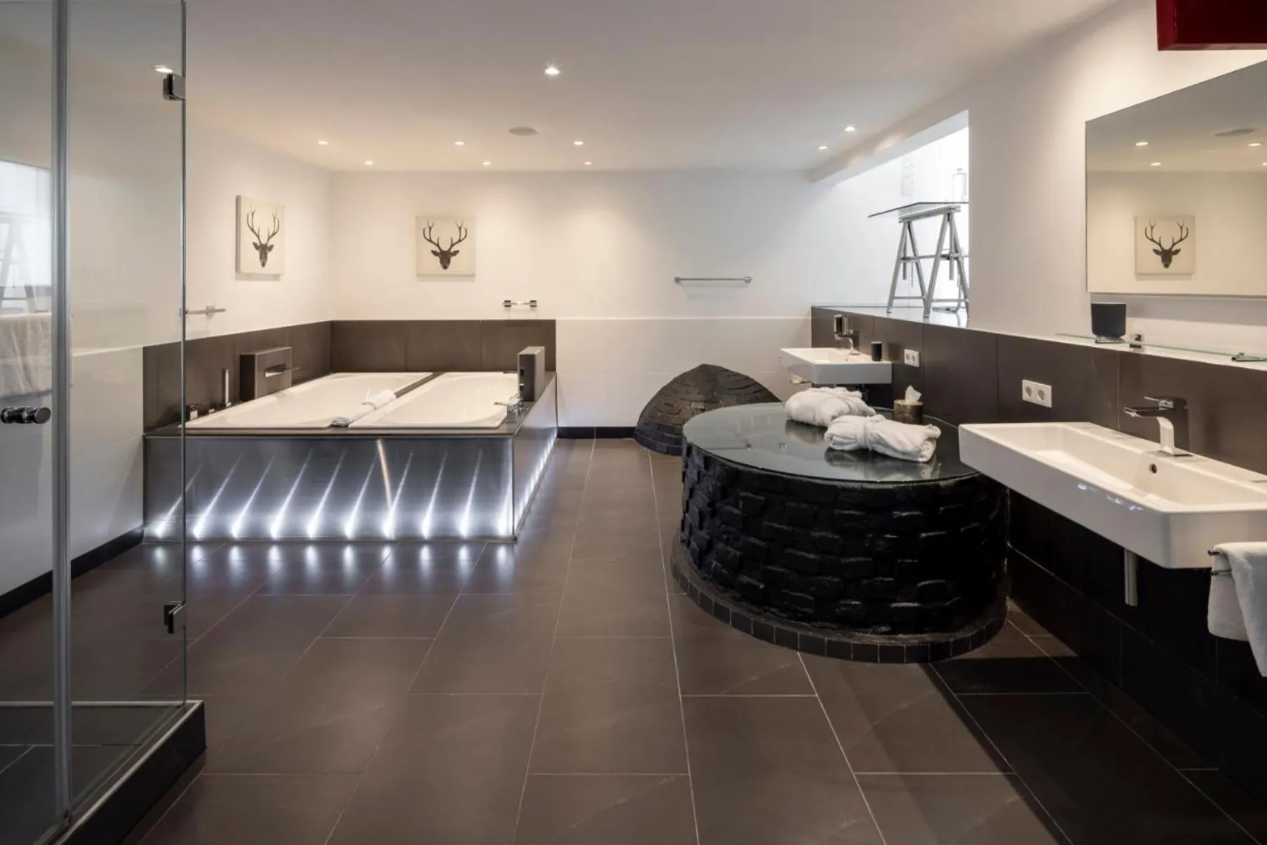 Bathroom in Schloss Hertefeld & Hertefeldhof