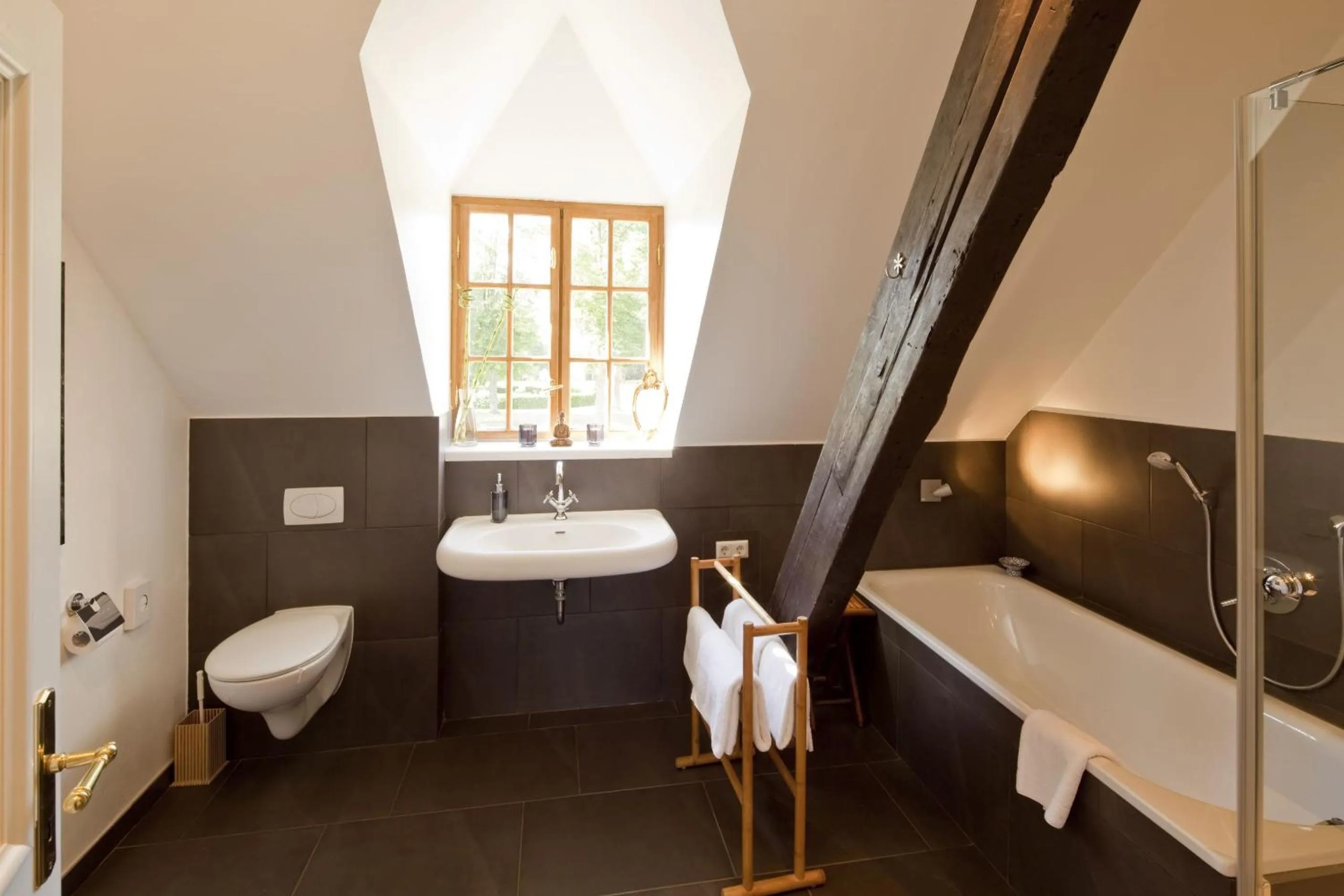 Bathroom in Schloss Hertefeld & Hertefeldhof