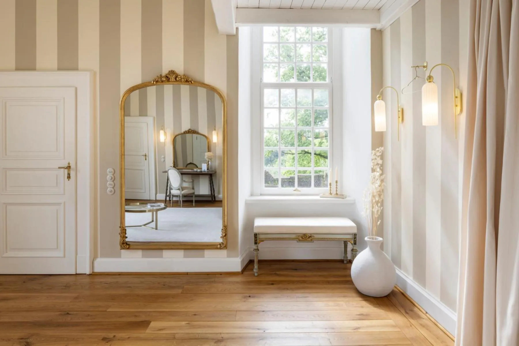 Photo of the whole room in Schloss Hertefeld & Hertefeldhof