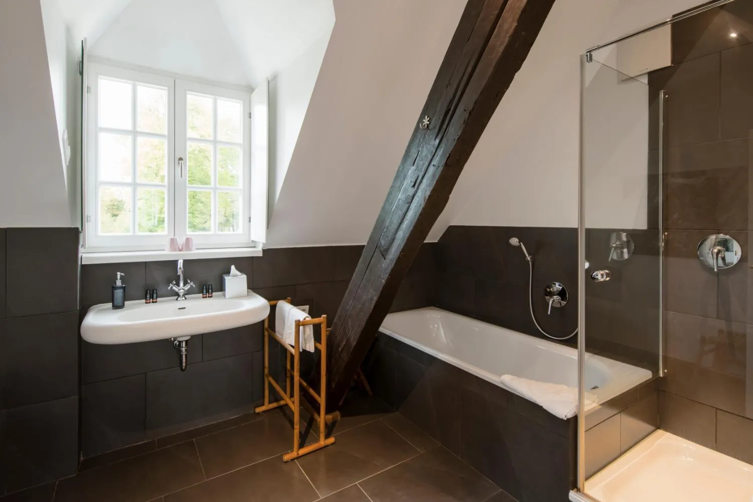 Shower in Schloss Hertefeld & Hertefeldhof