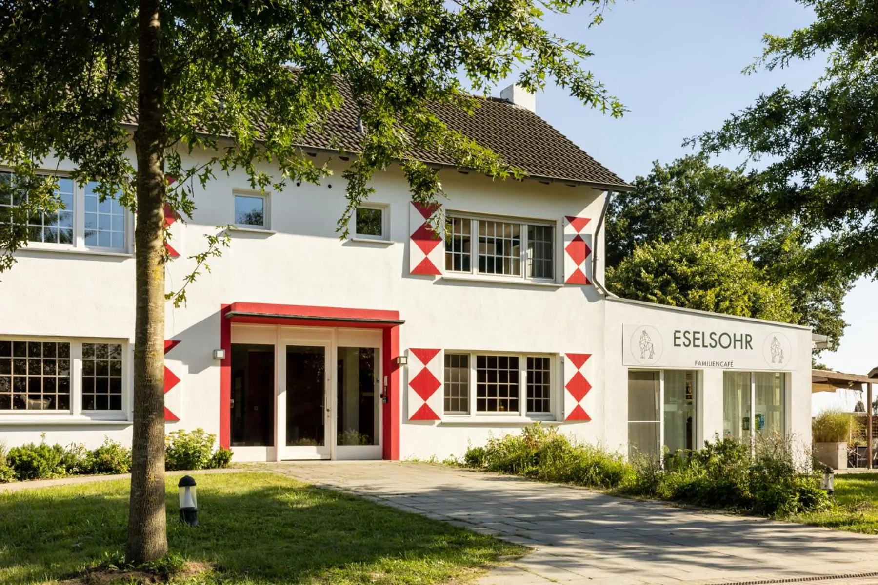 Property building in Schloss Hertefeld & Hertefeldhof