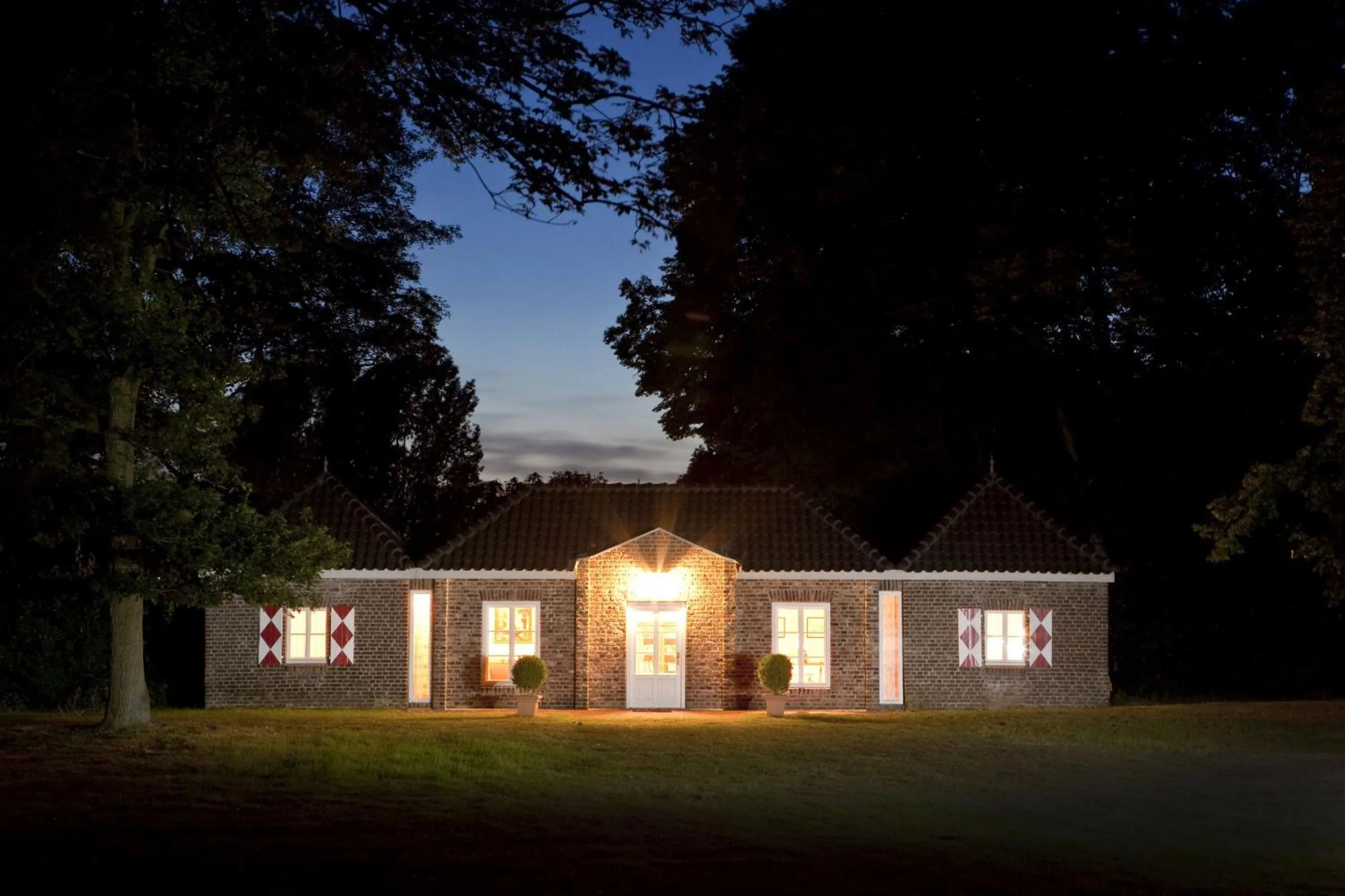 Facade/entrance in Schloss Hertefeld & Hertefeldhof