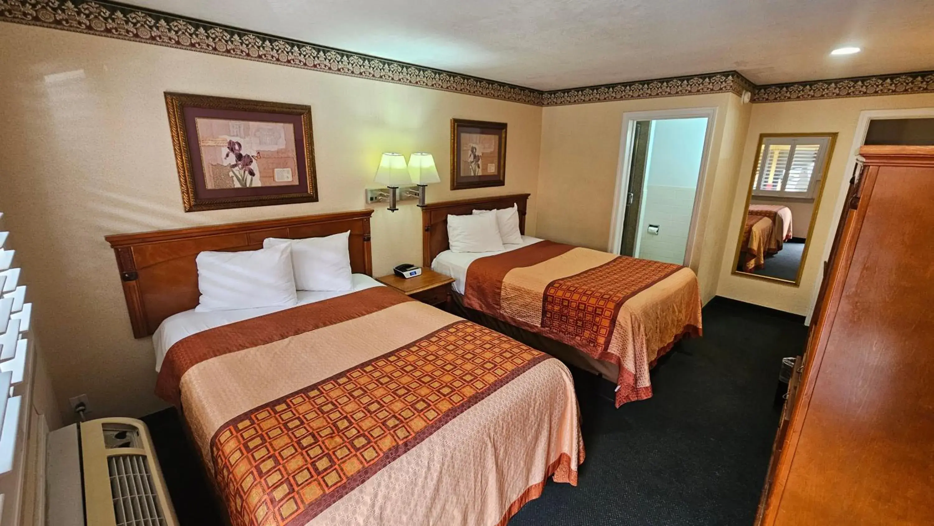 Double Room with Two Double Beds in Geary Parkway Motel Double Room with Two Double Beds in Geary Parkway Motel