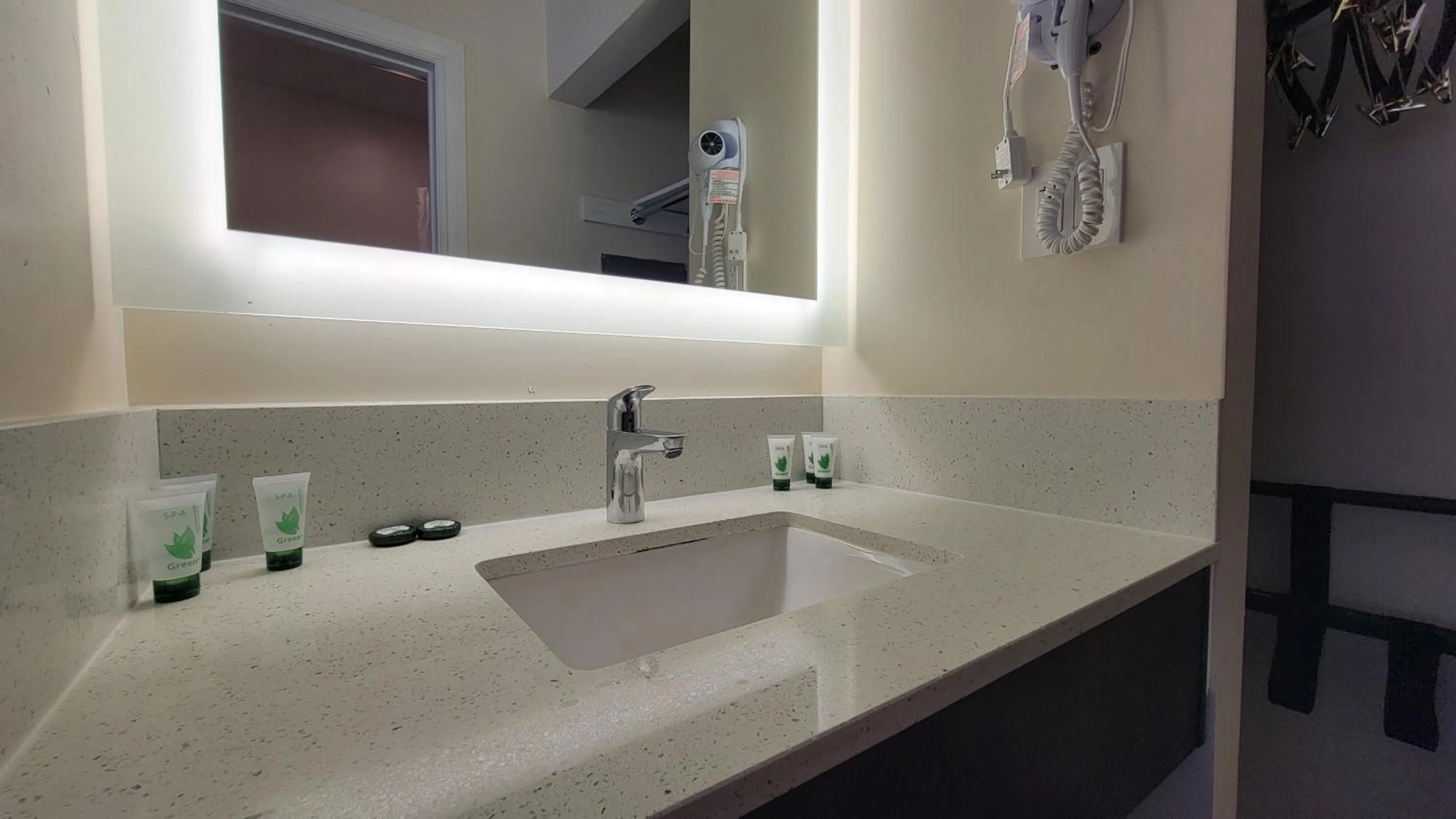 Bathroom in Presidio Parkway Inn