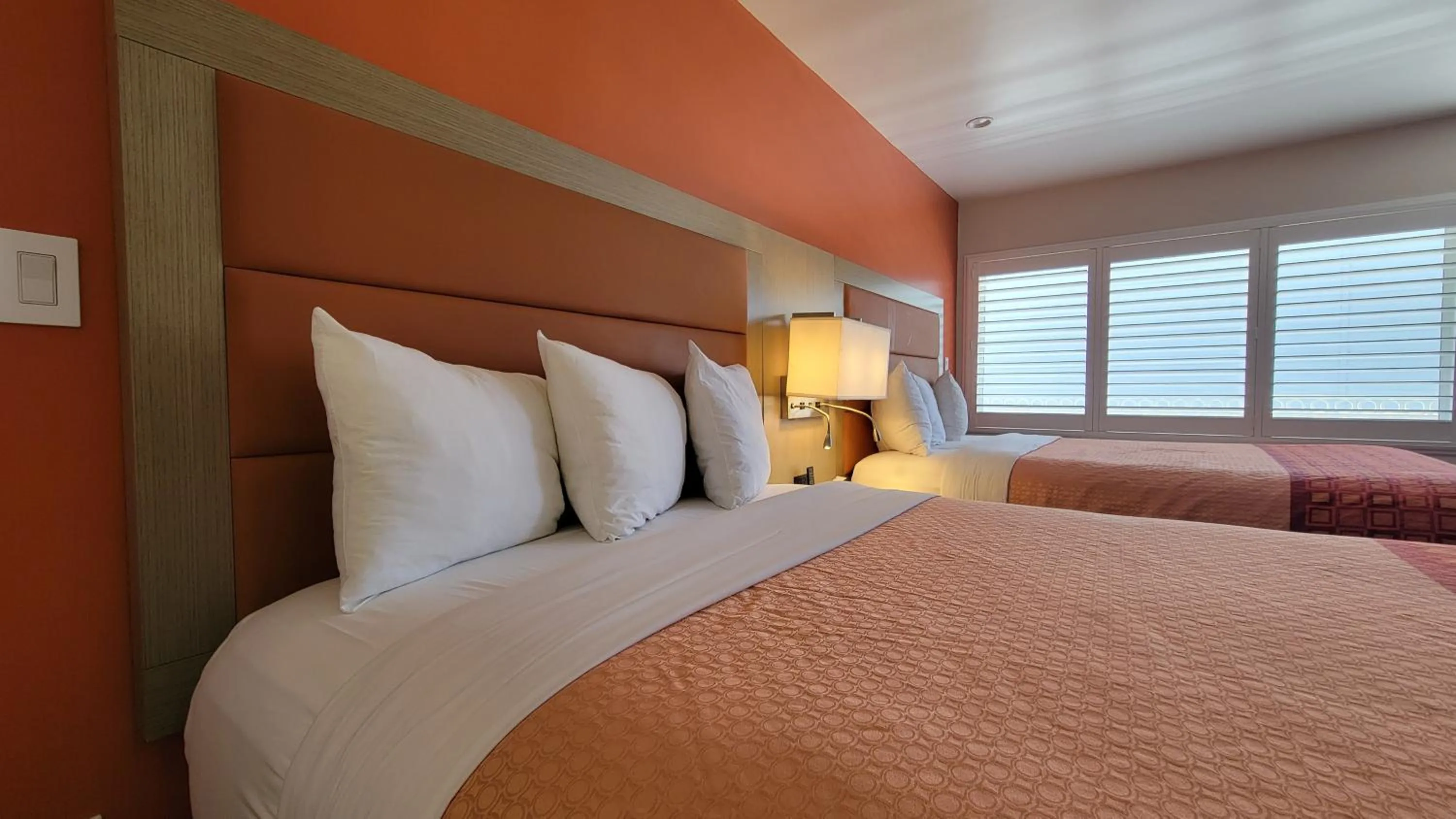 Bed in Presidio Parkway Inn