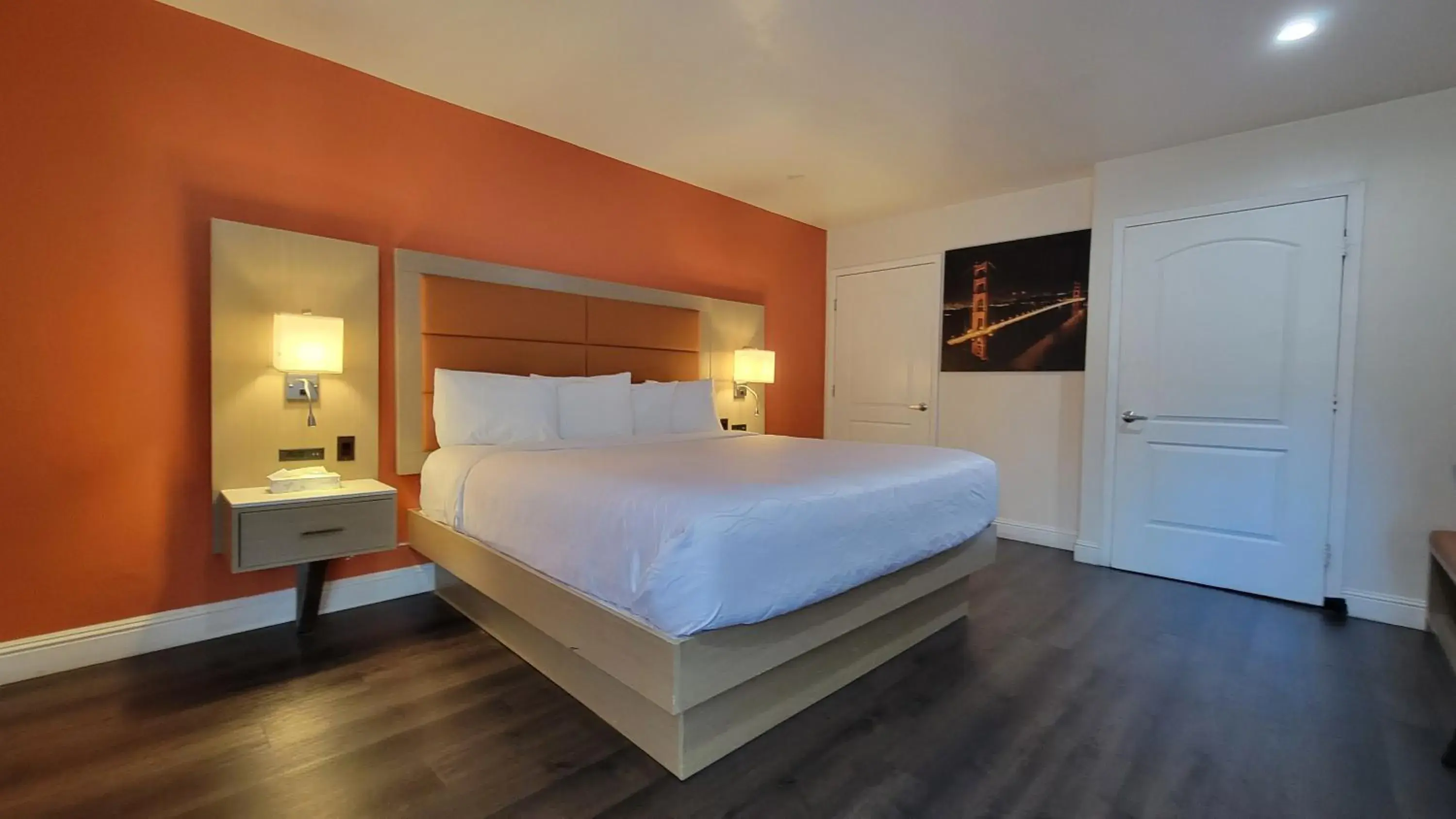 Bed in Presidio Parkway Inn Bed in Presidio Parkway Inn