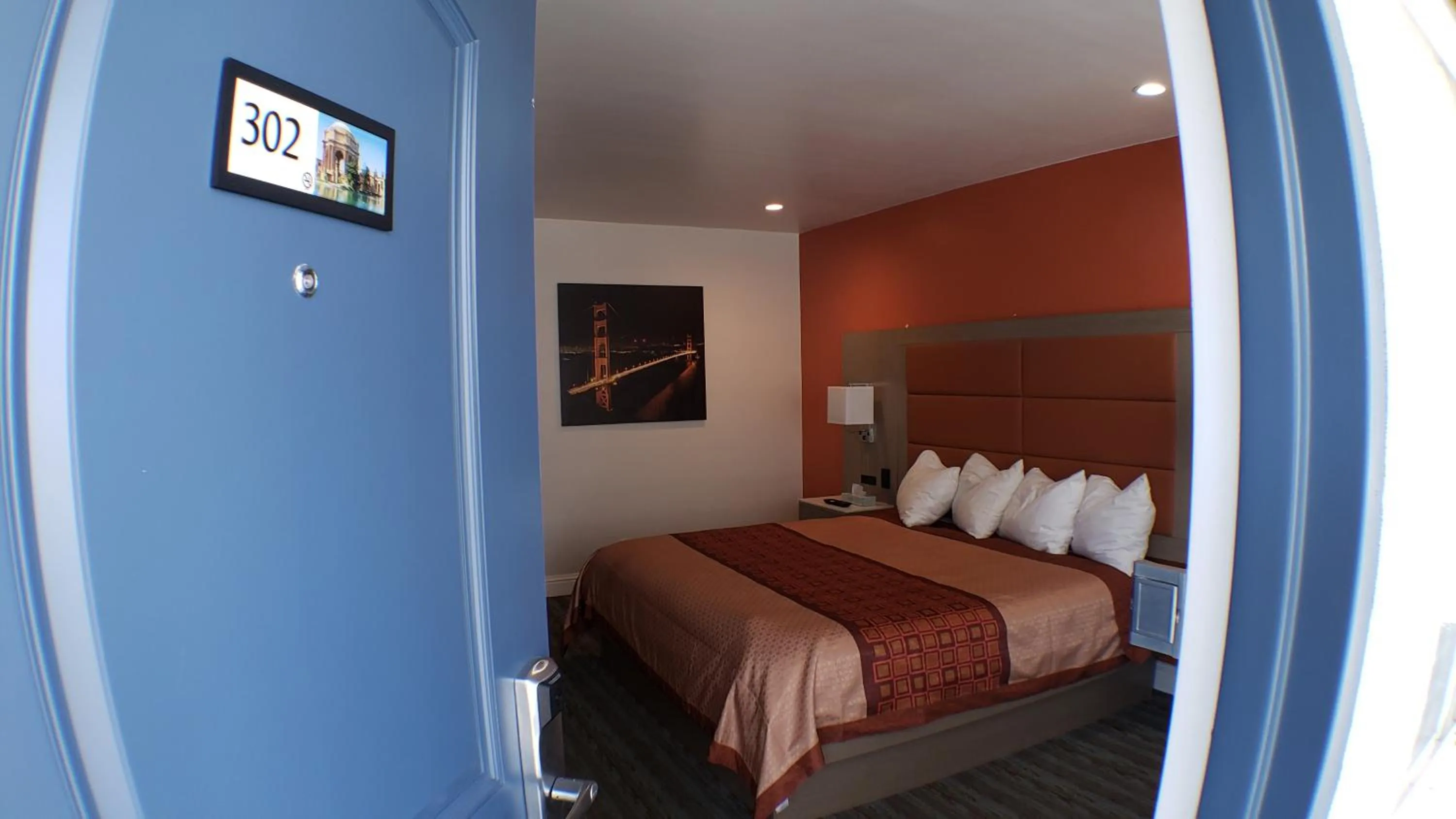 Bed in Presidio Parkway Inn