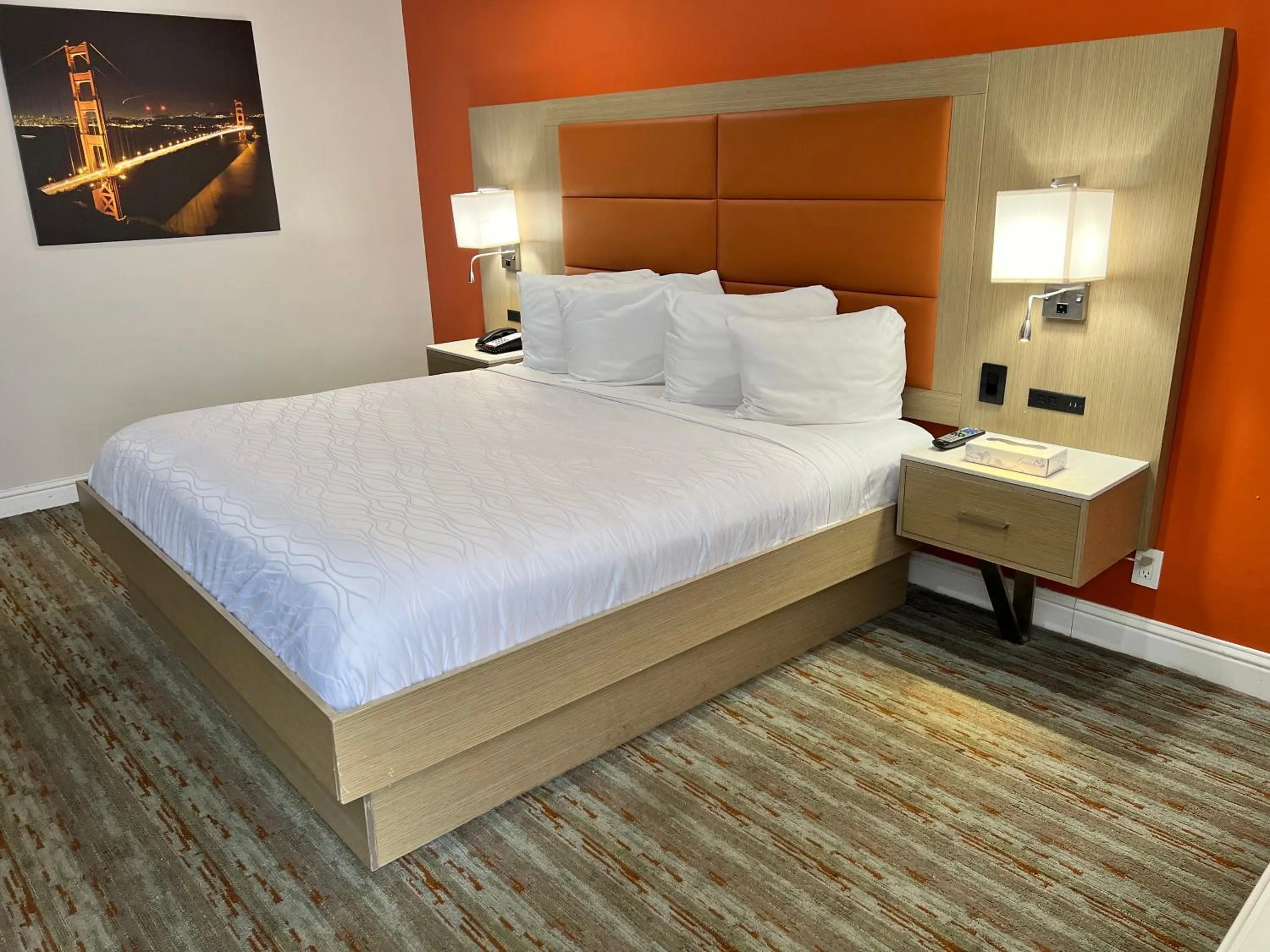 Bed in Presidio Parkway Inn