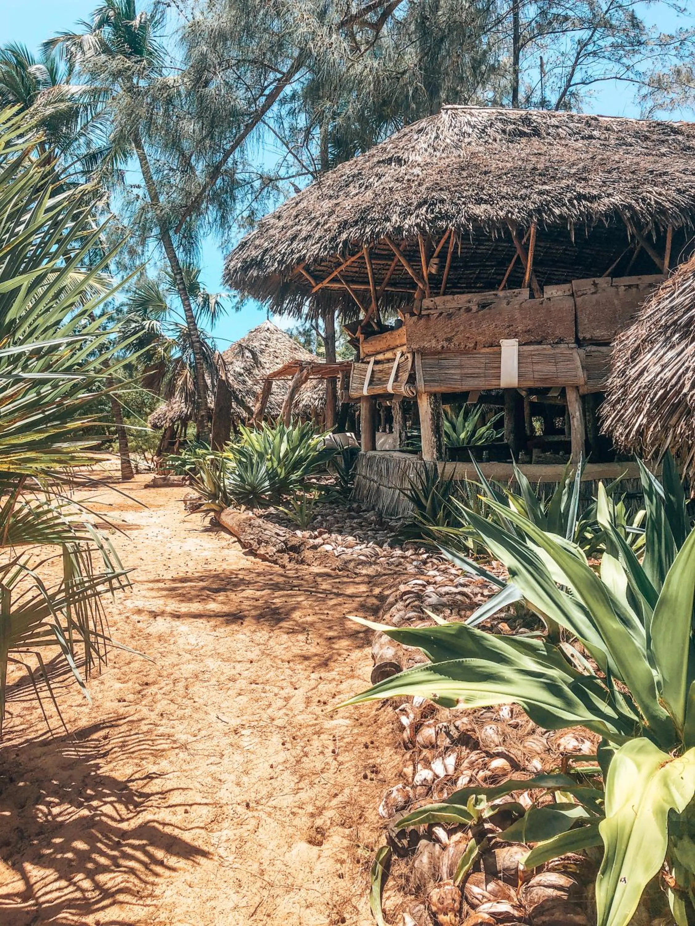 Property building in Che Shale