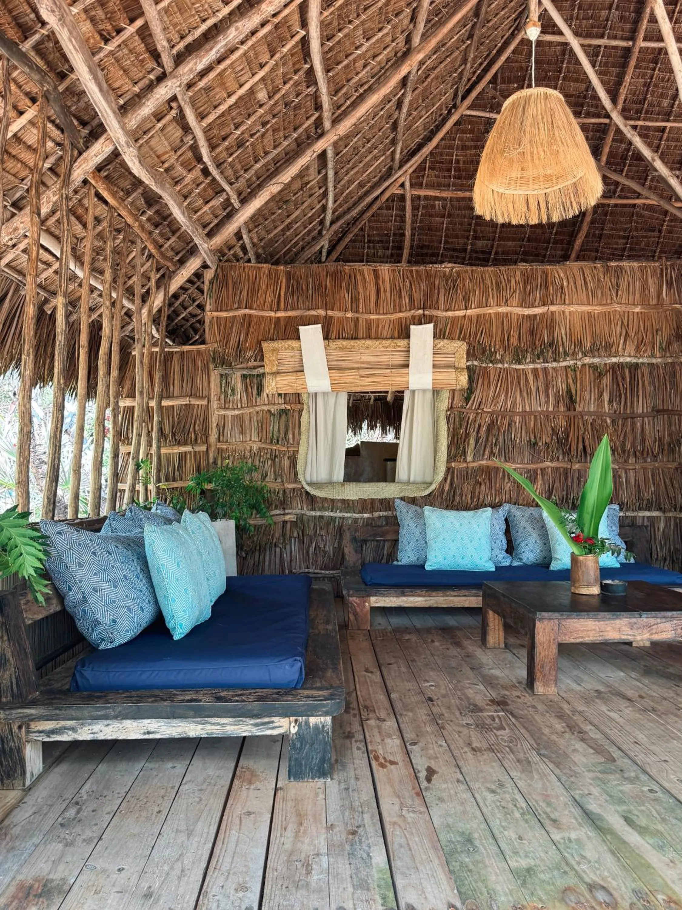Seating area in Che Shale