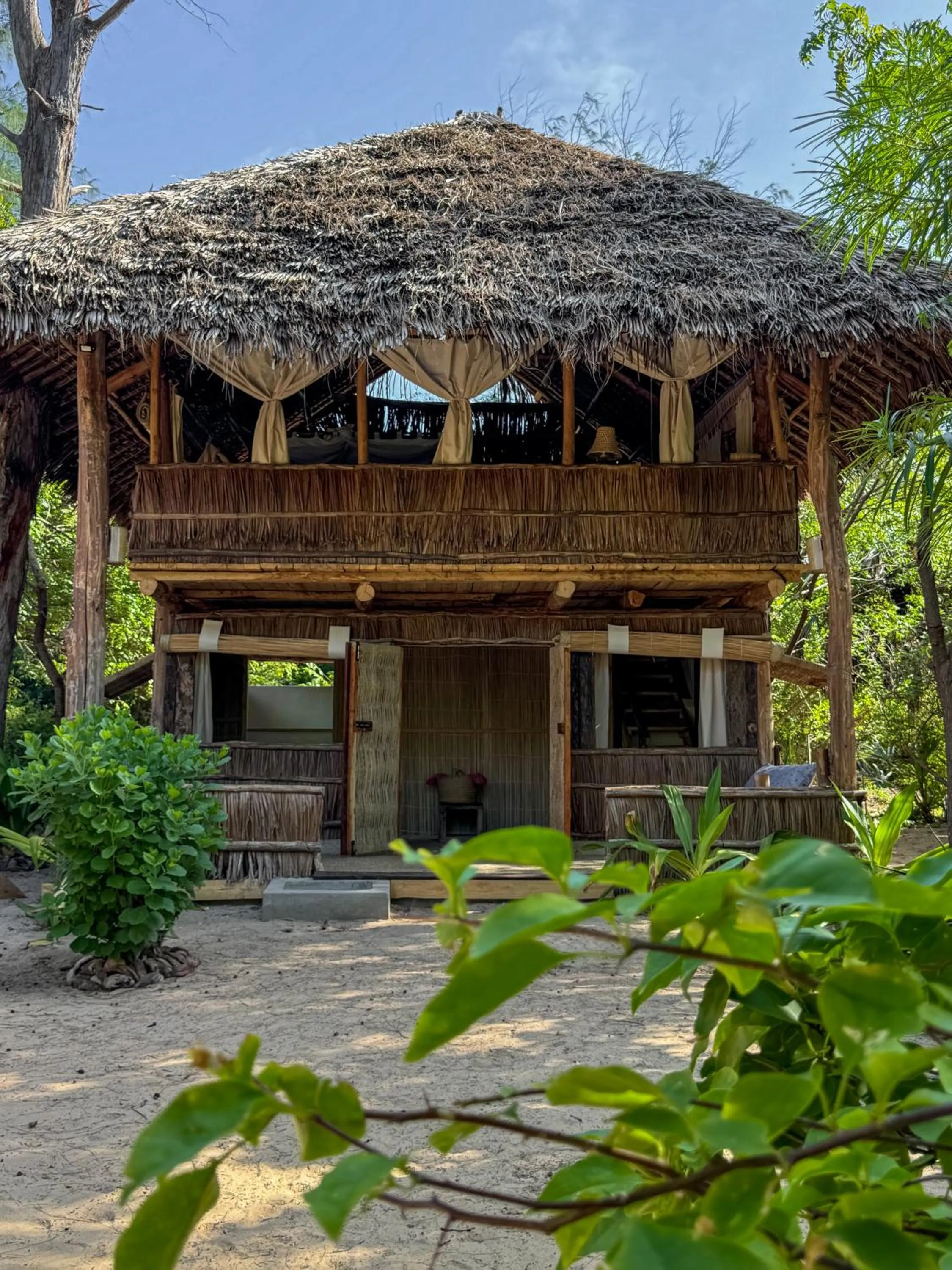 Property building in Che Shale