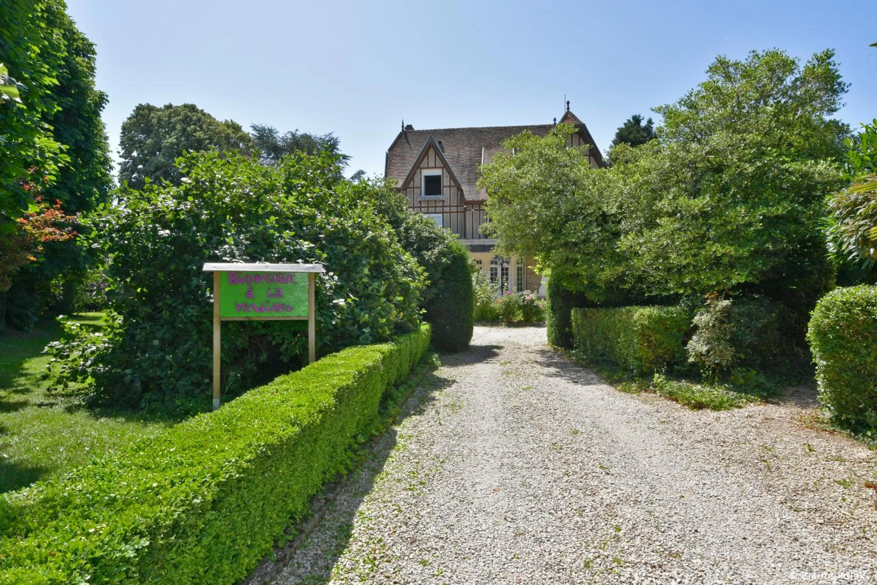 Facade/entrance in Roulotte La Verdine