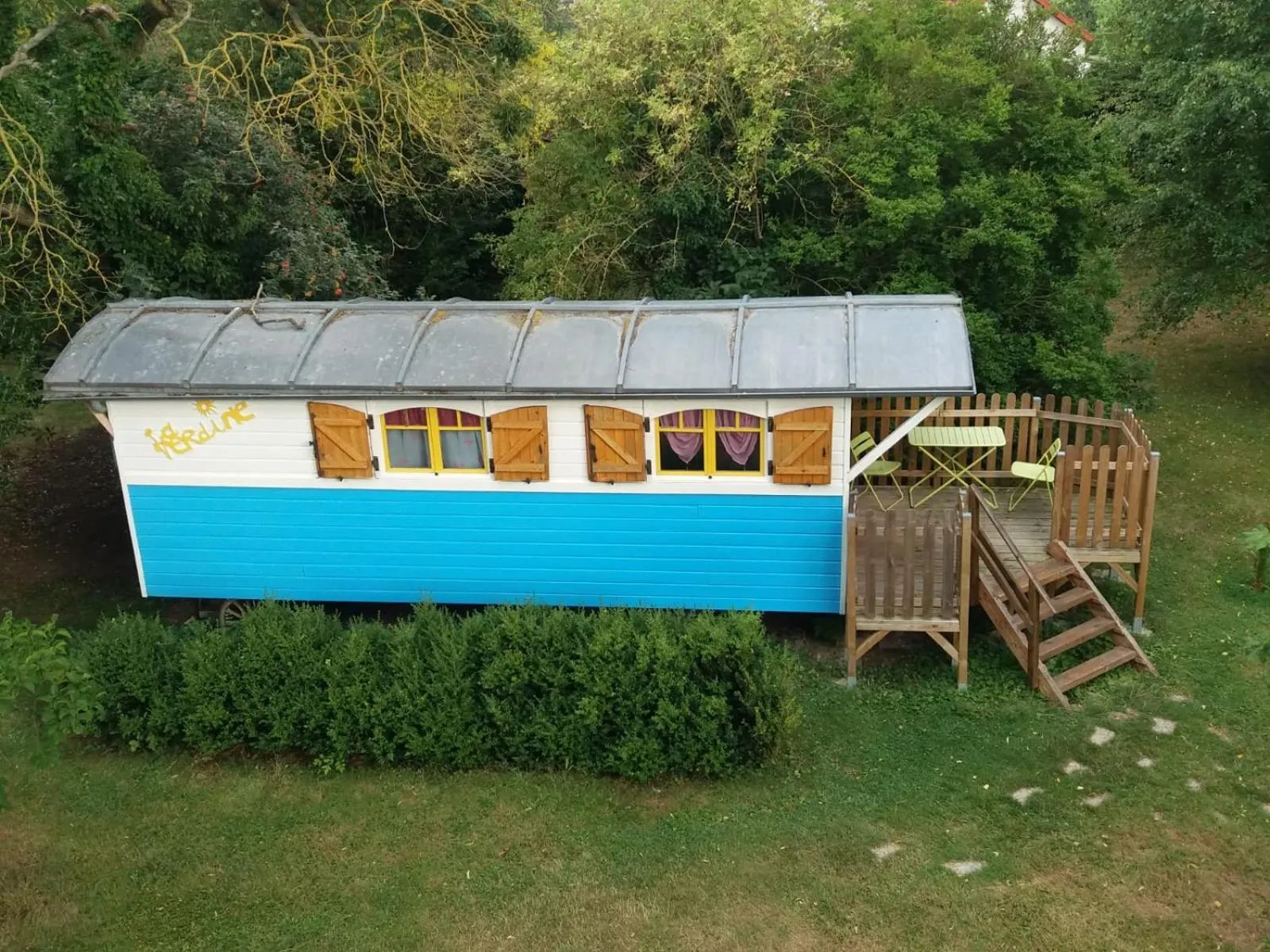 Property building in Roulotte La Verdine