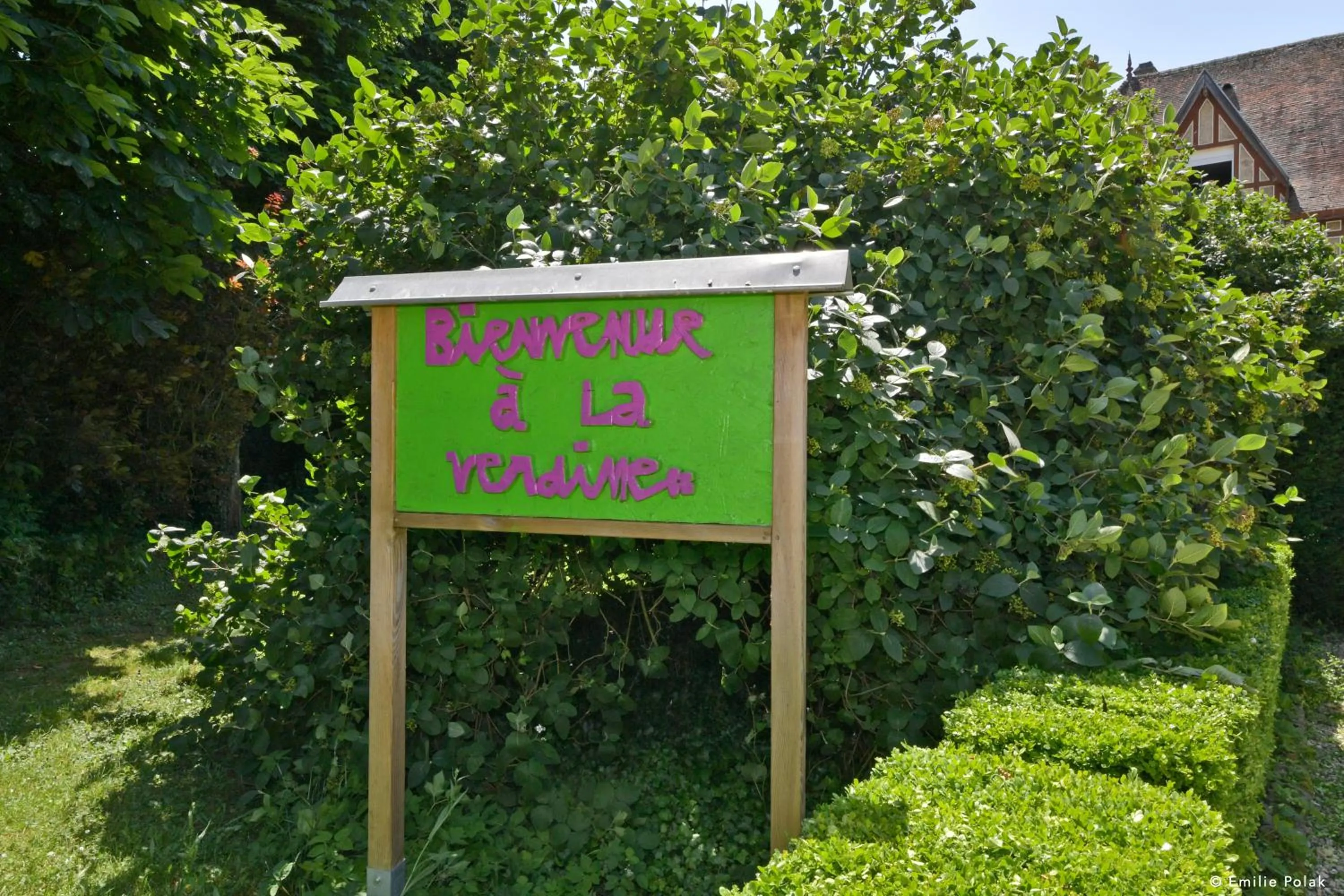 Property logo or sign in Roulotte La Verdine