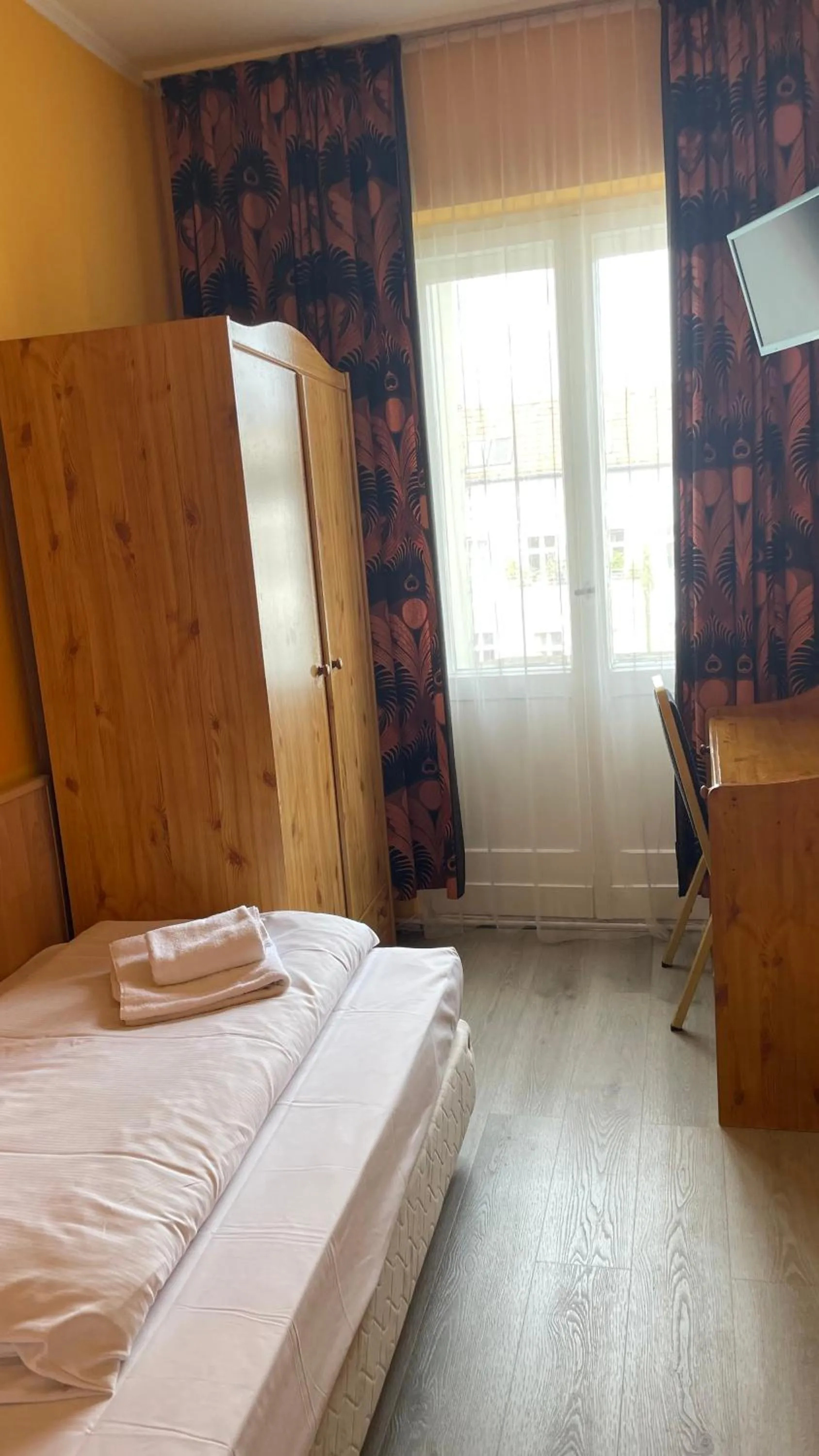 Photo of the whole room, Bed in Hotel Spreewitz am Kurfürstendamm