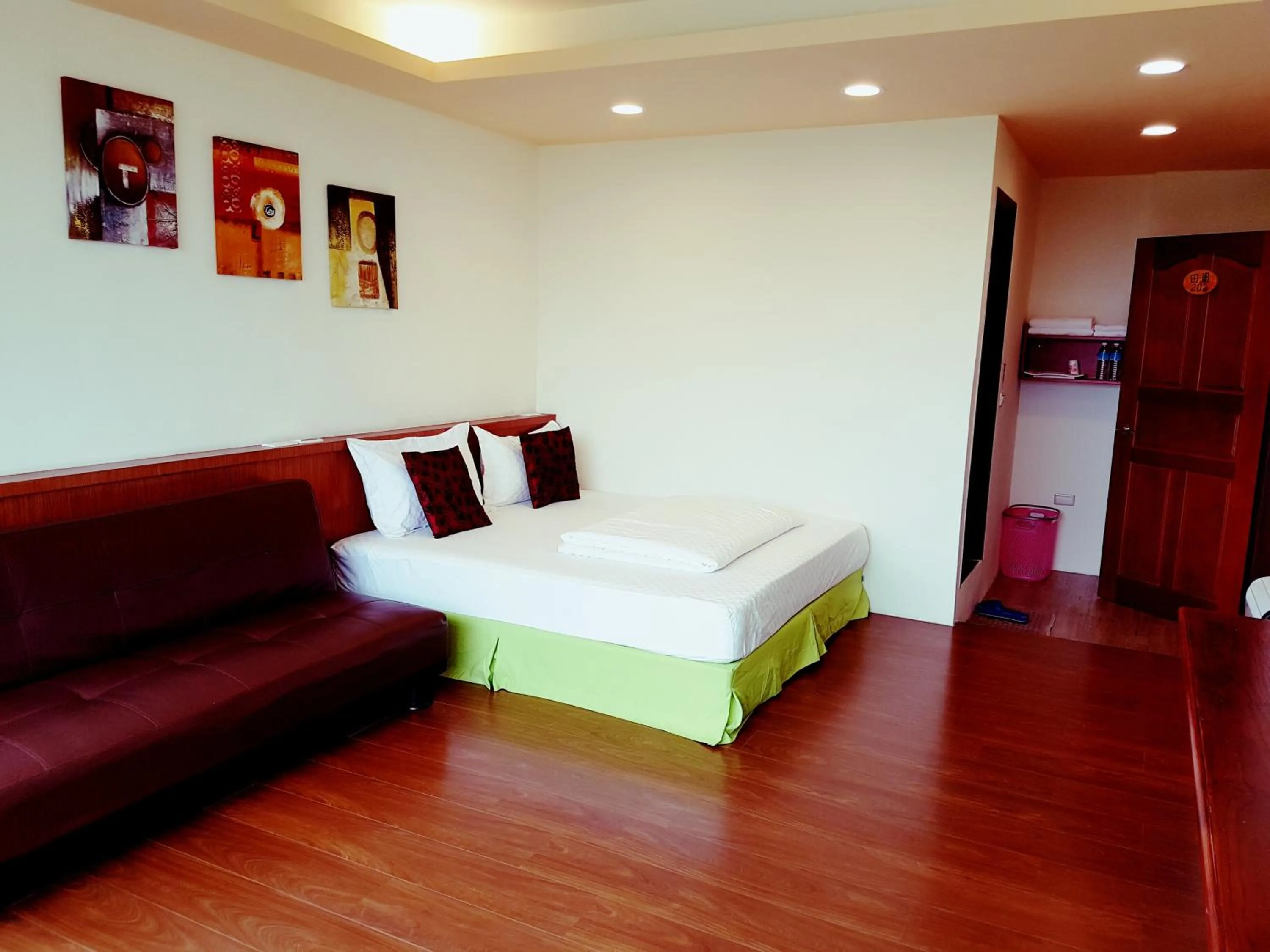 Bed in Water Bird Family