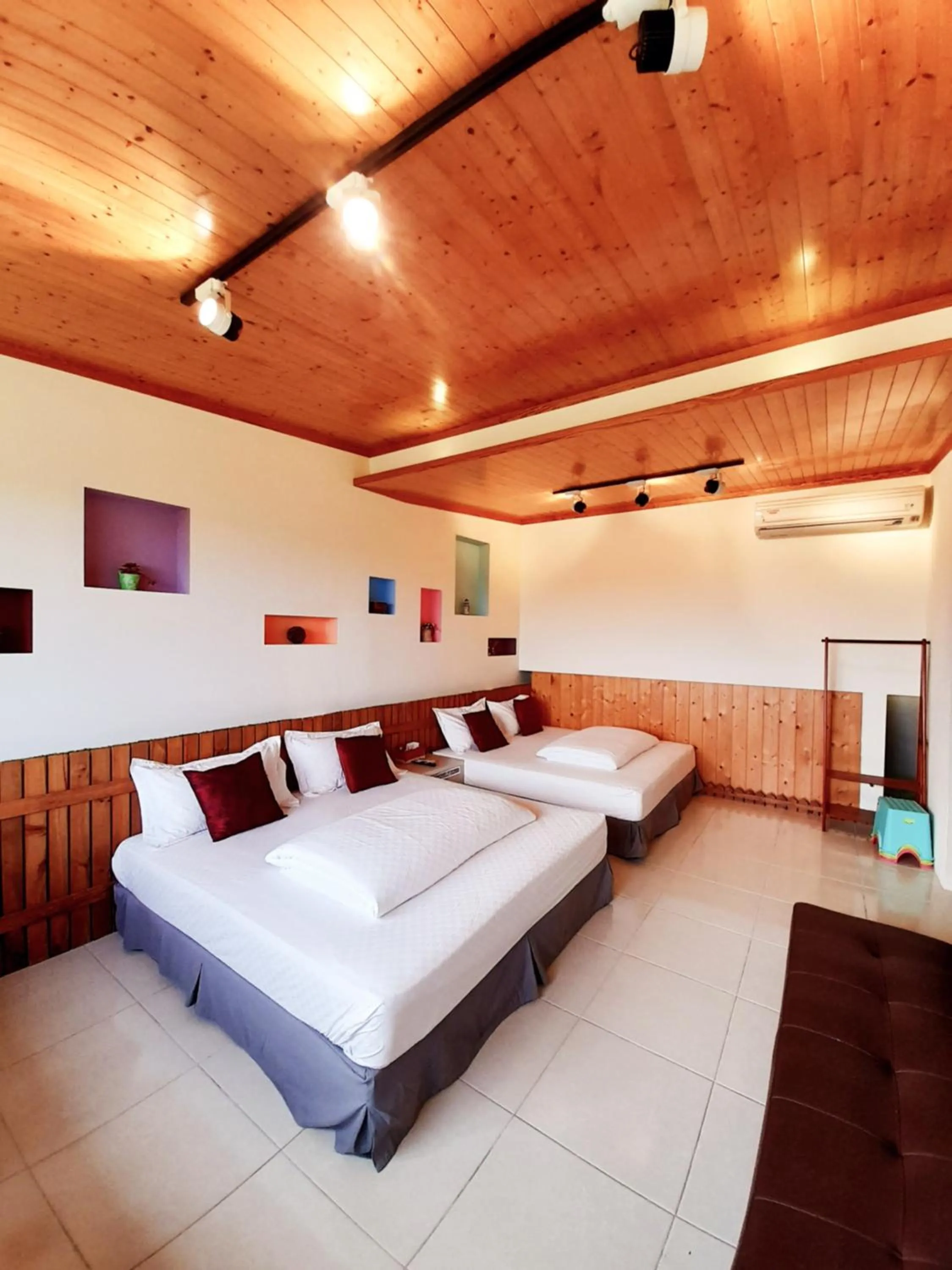 Bed in Water Bird Family