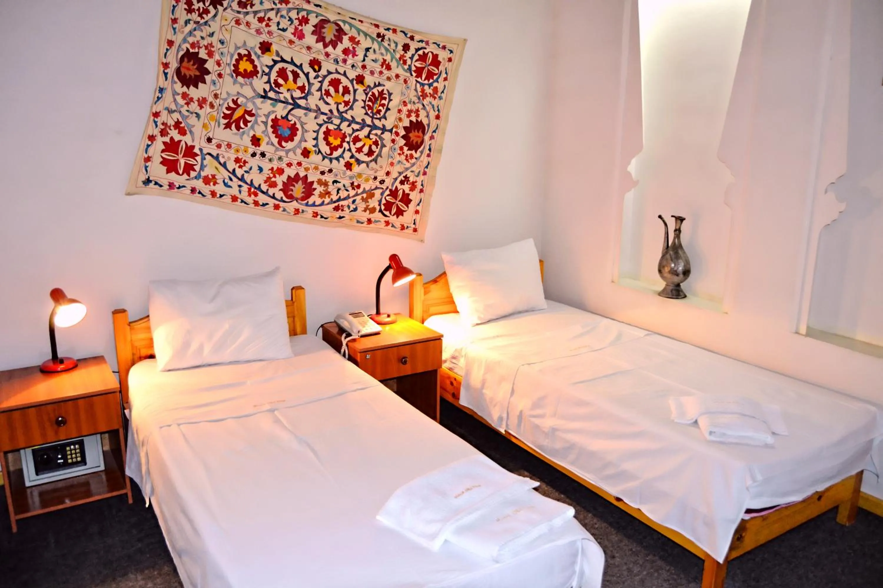 Twin Room with Bathroom in Boutique Old City