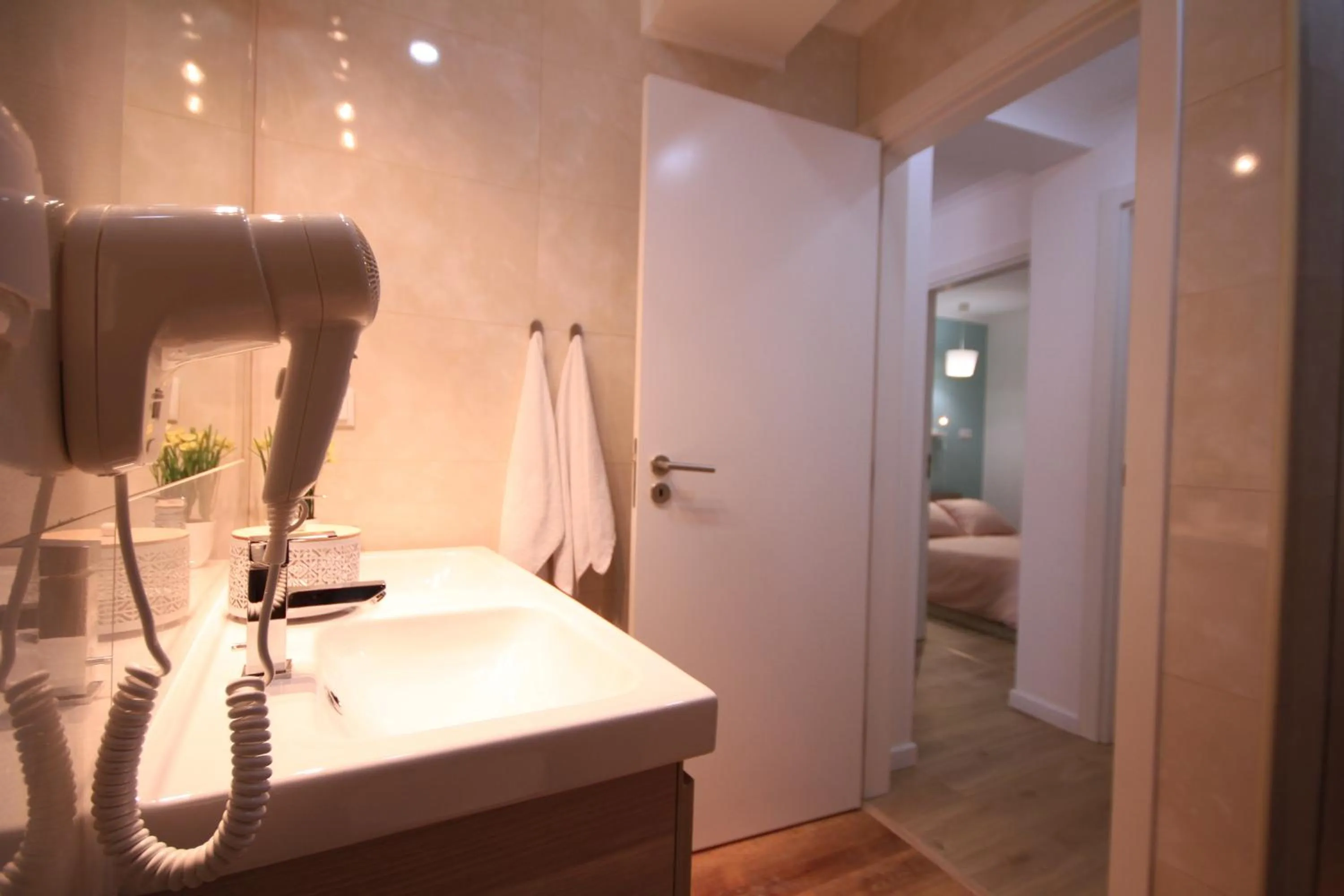 Bathroom, Bed in Alfama Right Point