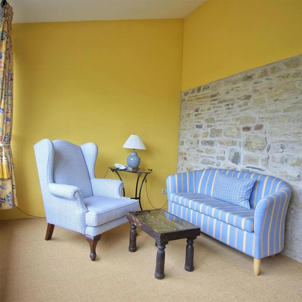 Seating area in Hotel Burg Wanzleben