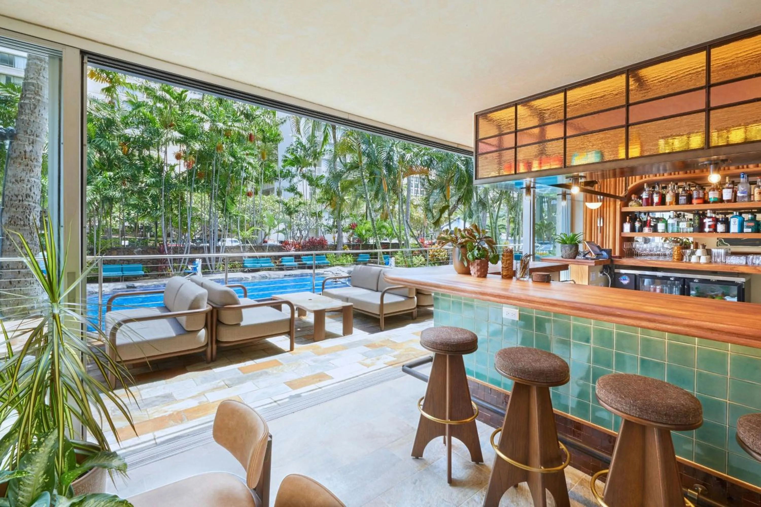 Restaurant/places to eat in Courtyard by Marriott Waikiki Beach