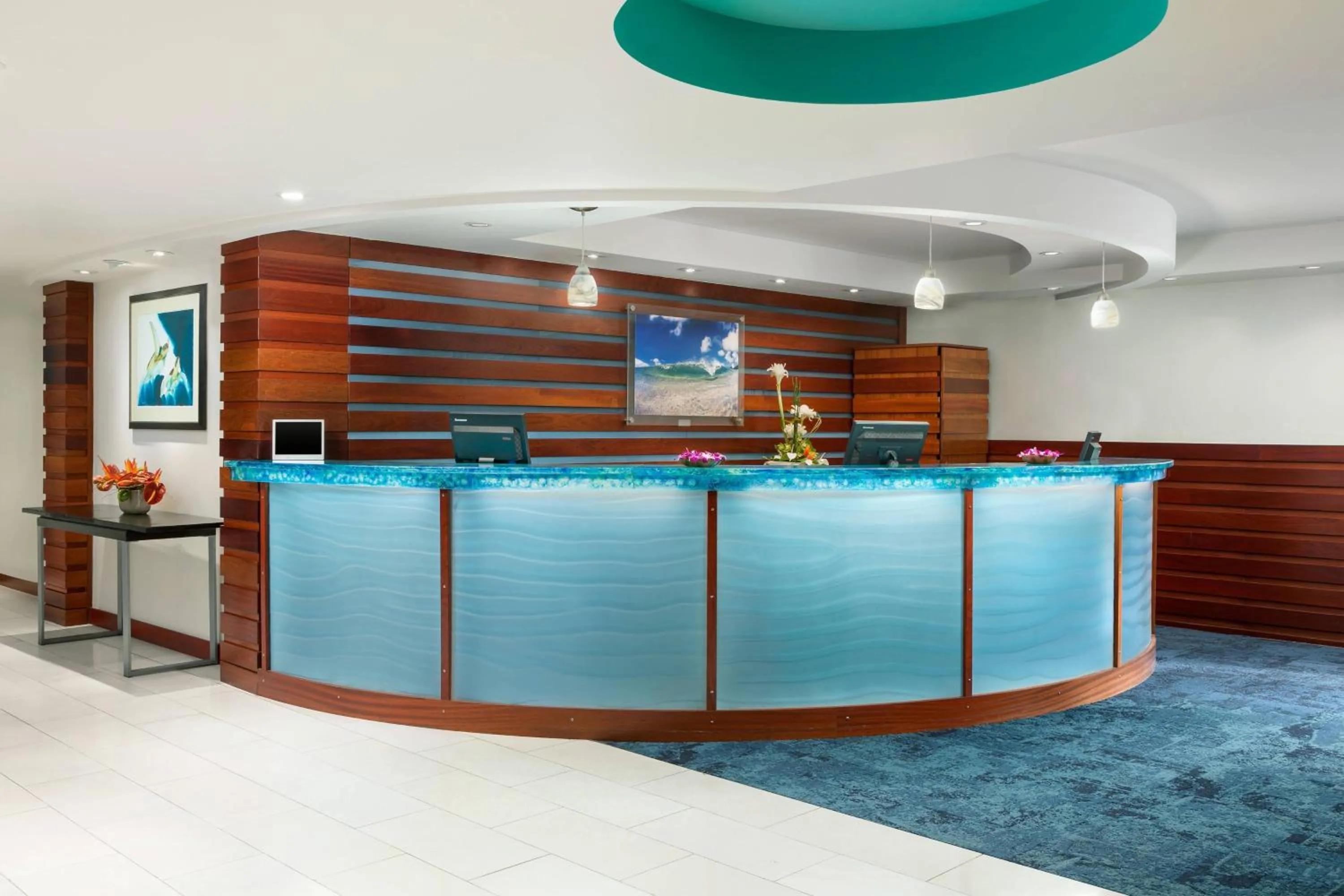 Lobby or reception in Courtyard by Marriott Waikiki Beach