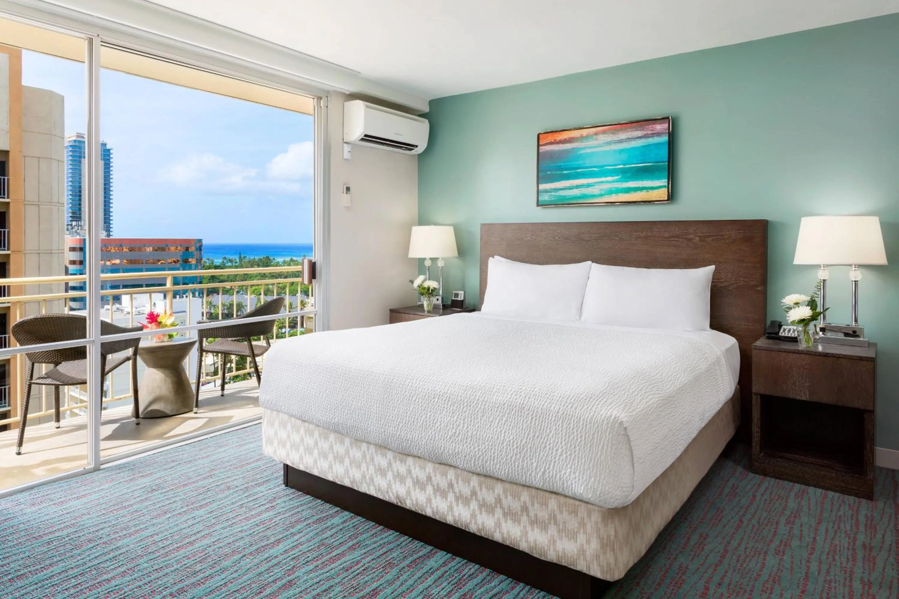 Bedroom, Bed in Courtyard by Marriott Waikiki Beach