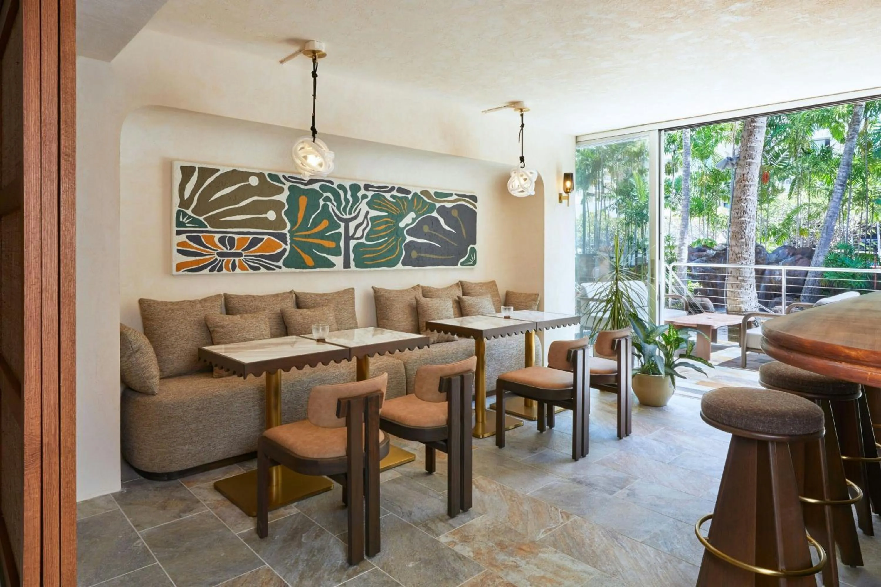 Restaurant/places to eat in Courtyard by Marriott Waikiki Beach