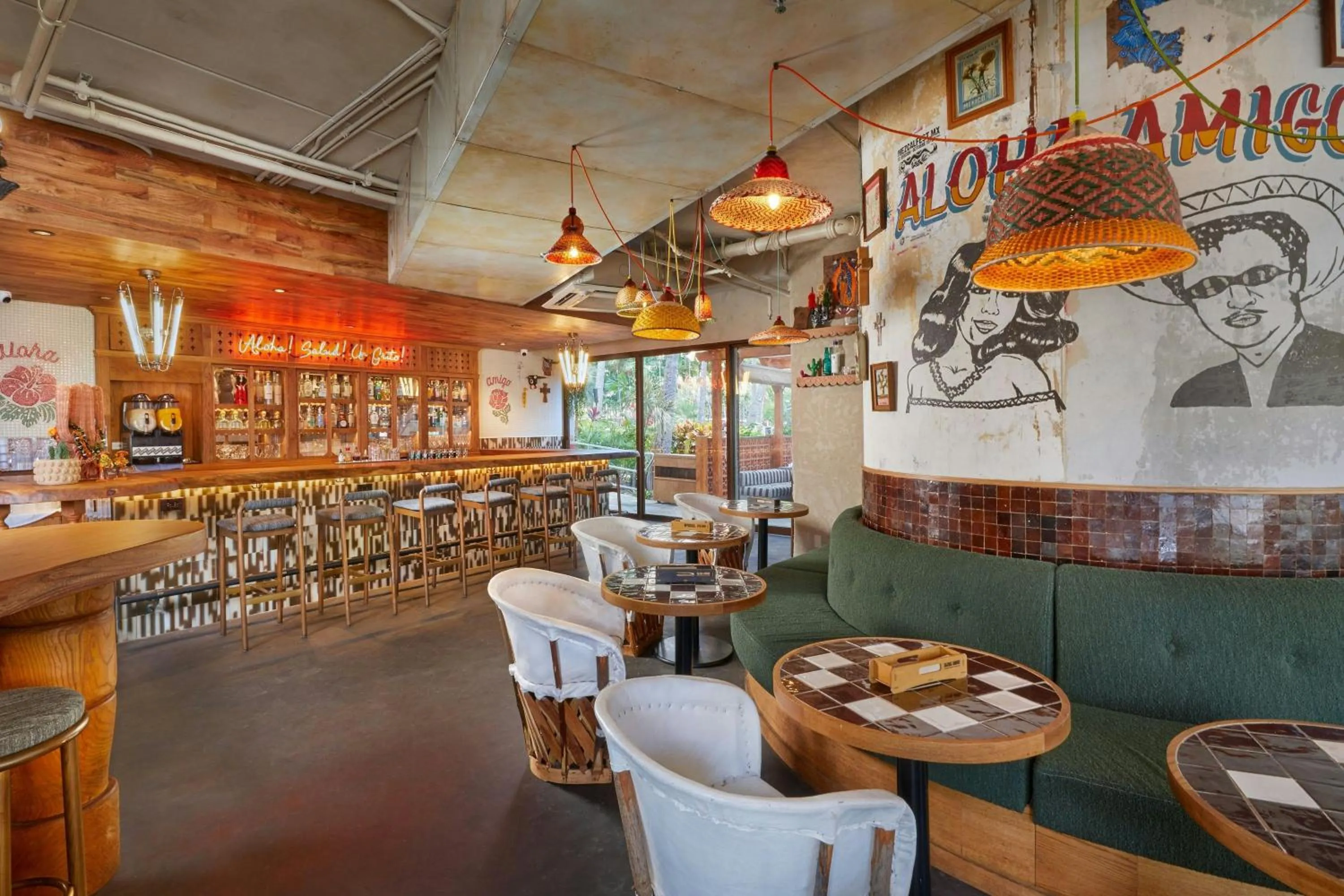 Restaurant/places to eat in Courtyard by Marriott Waikiki Beach