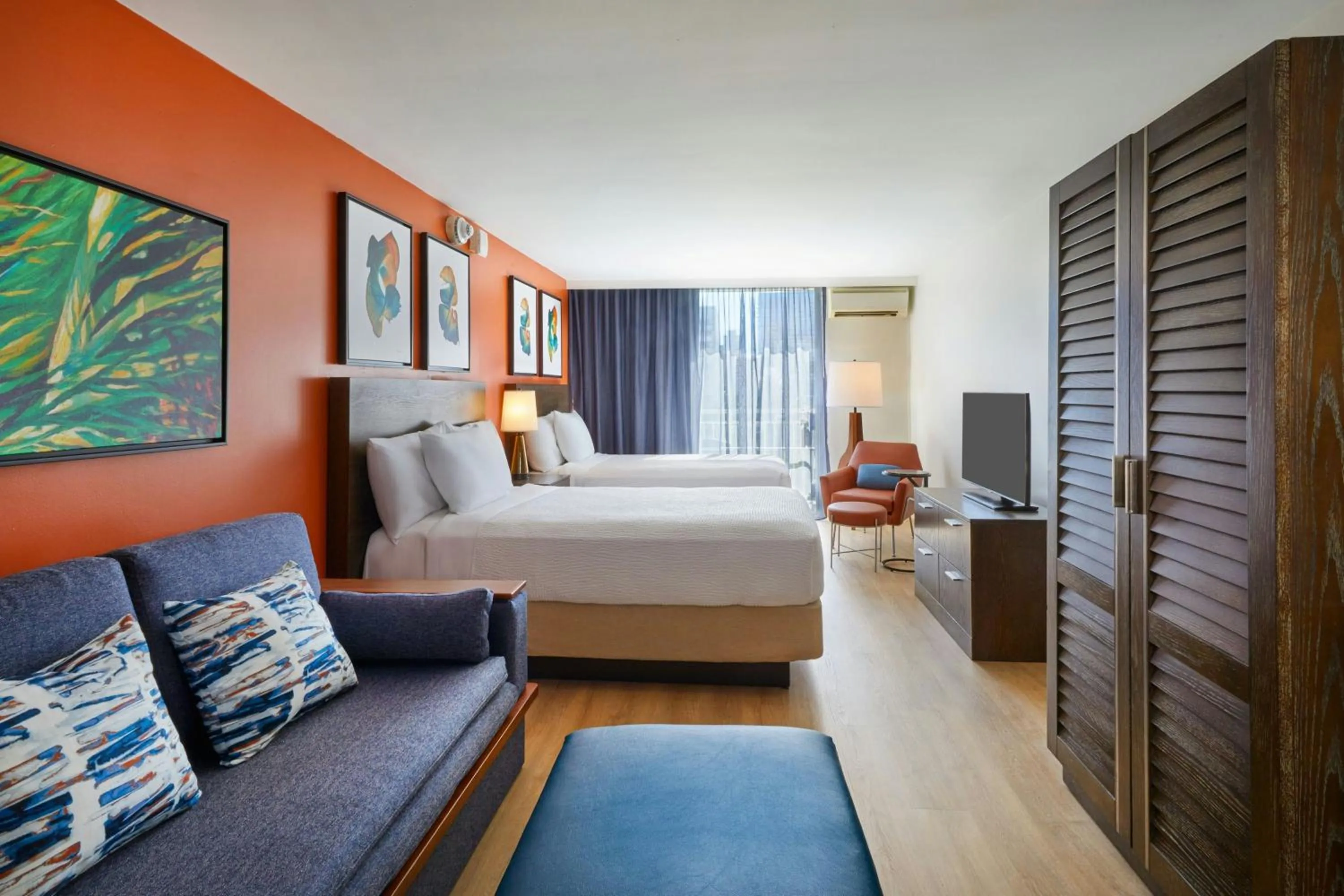 Bedroom, Bed in Courtyard by Marriott Waikiki Beach